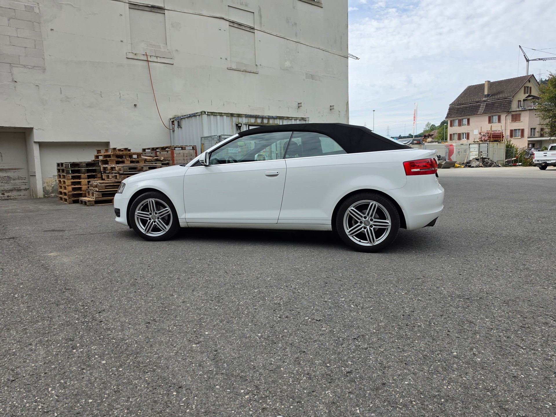 AUDI A3 Cabriolet 1.8 TFSI Ambition-image-16