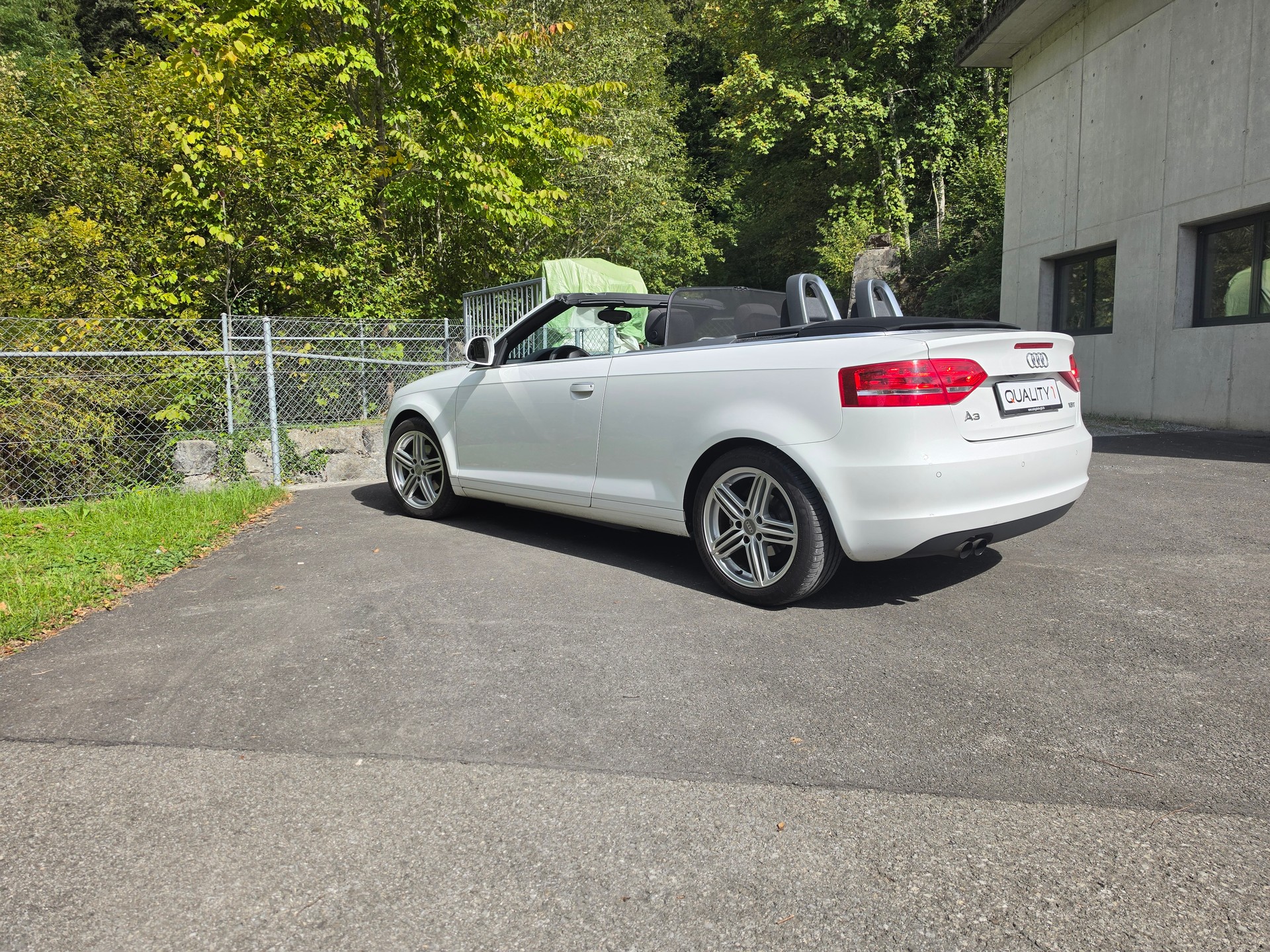 AUDI A3 Cabriolet 1.8 TFSI Ambition-image-17