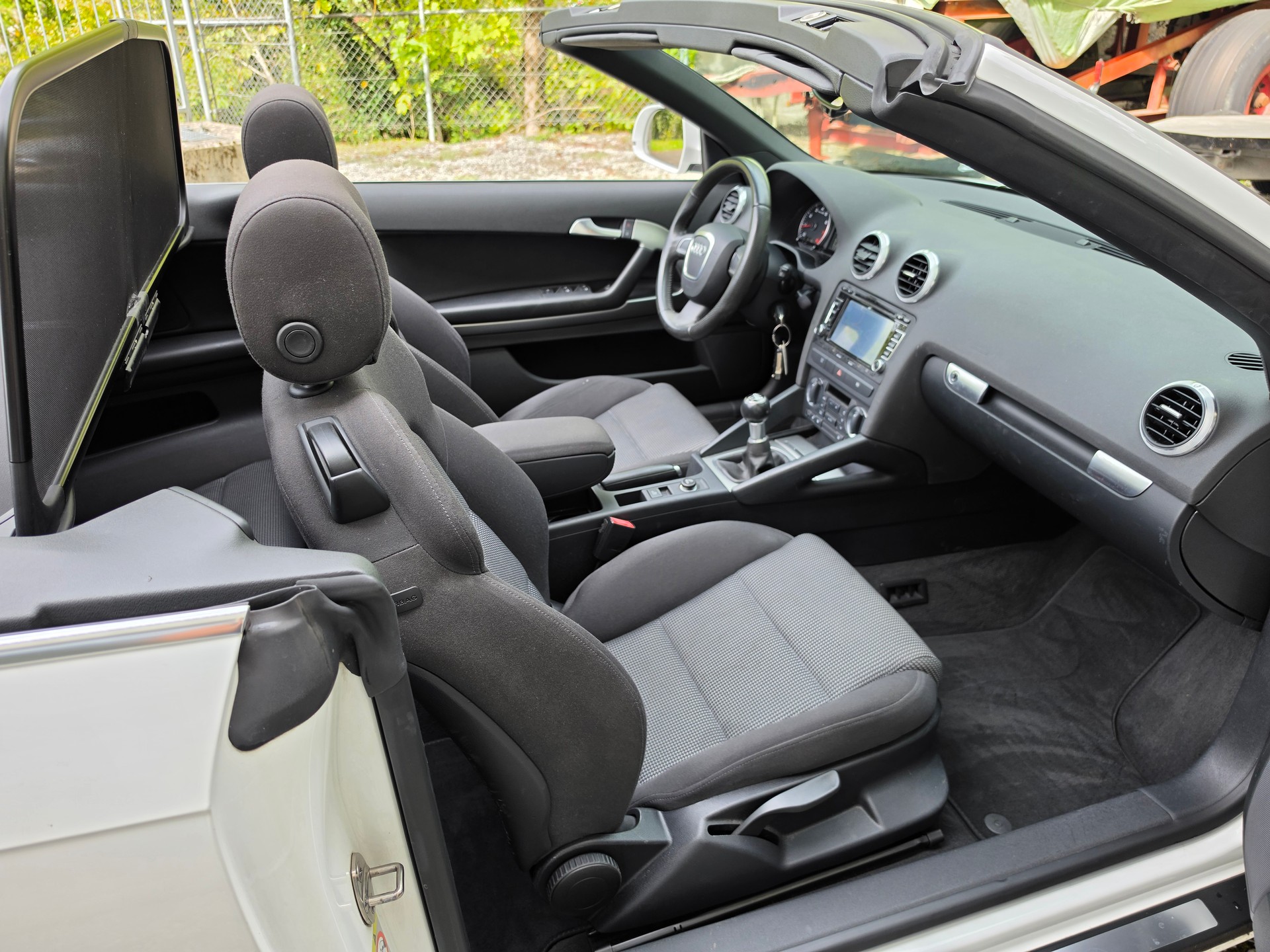 AUDI A3 Cabriolet 1.8 TFSI Ambition-image-27