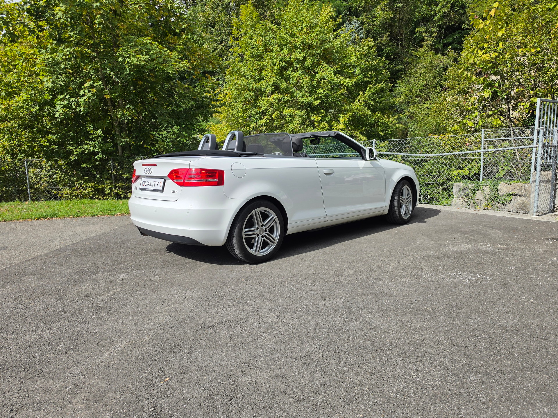 AUDI A3 Cabriolet 1.8 TFSI Ambition-image-24