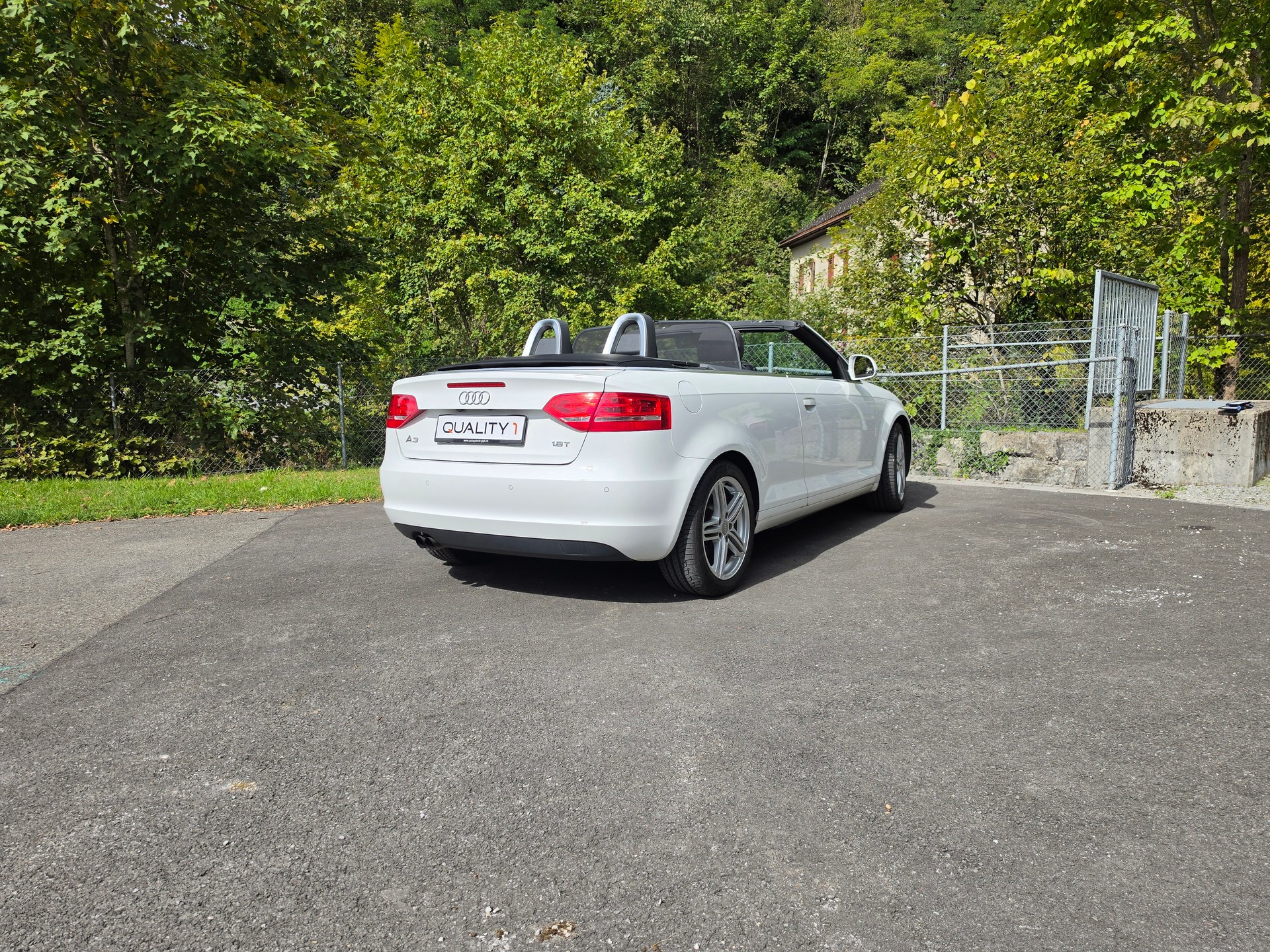 AUDI A3 Cabriolet 1.8 TFSI Ambition-image-22