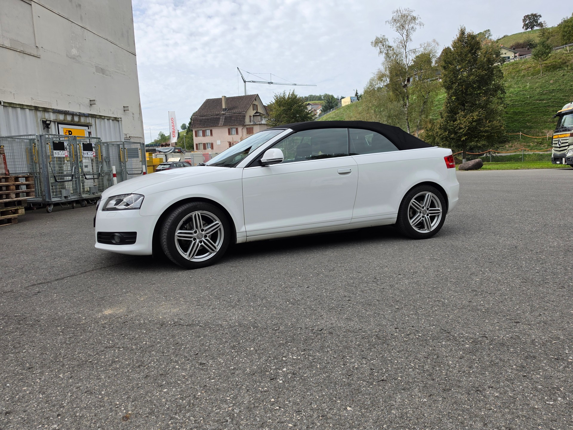 AUDI A3 Cabriolet 1.8 TFSI Ambition-image-11