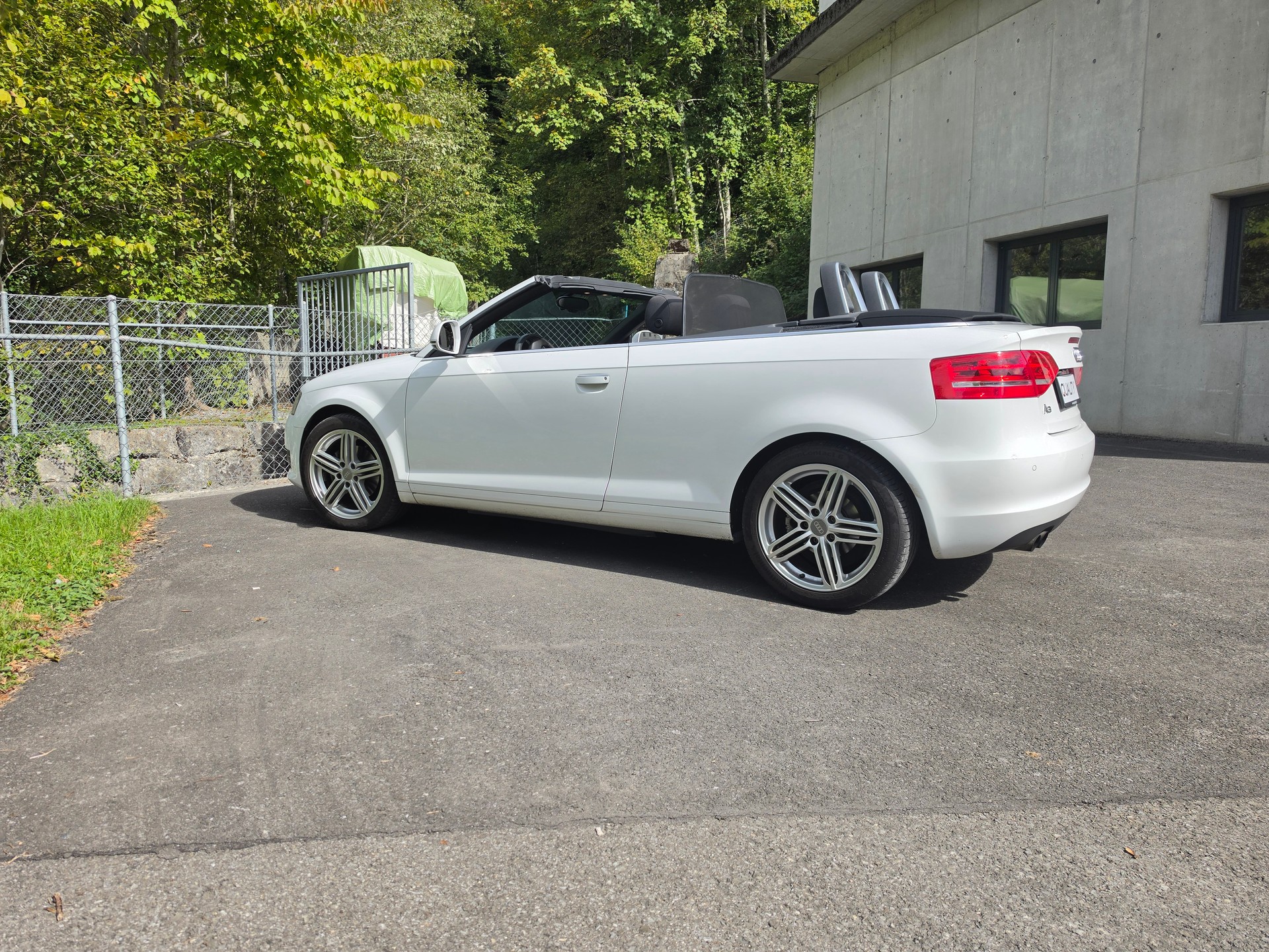 AUDI A3 Cabriolet 1.8 TFSI Ambition-image-15