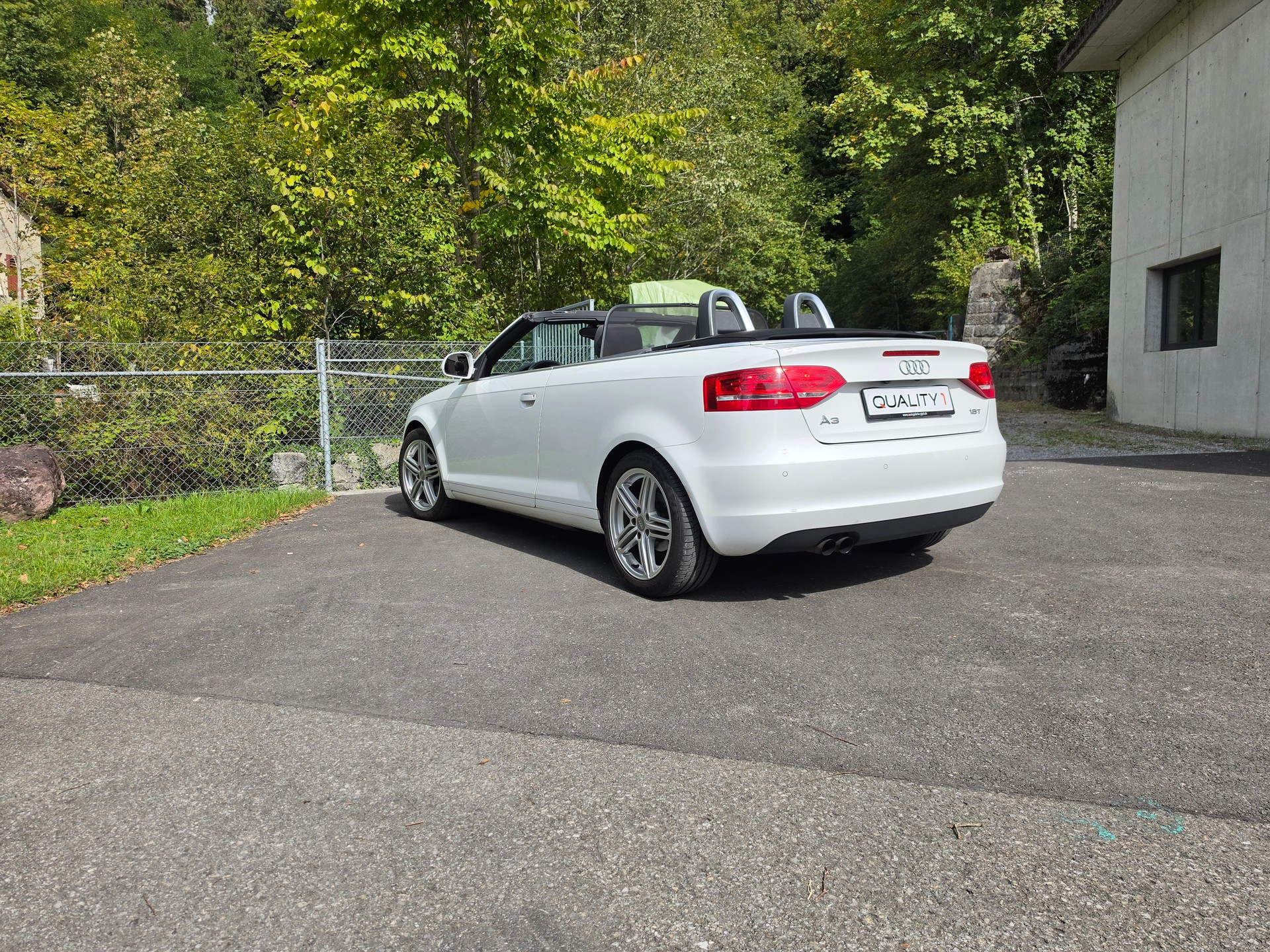 AUDI A3 Cabriolet 1.8 TFSI Ambition-image-18