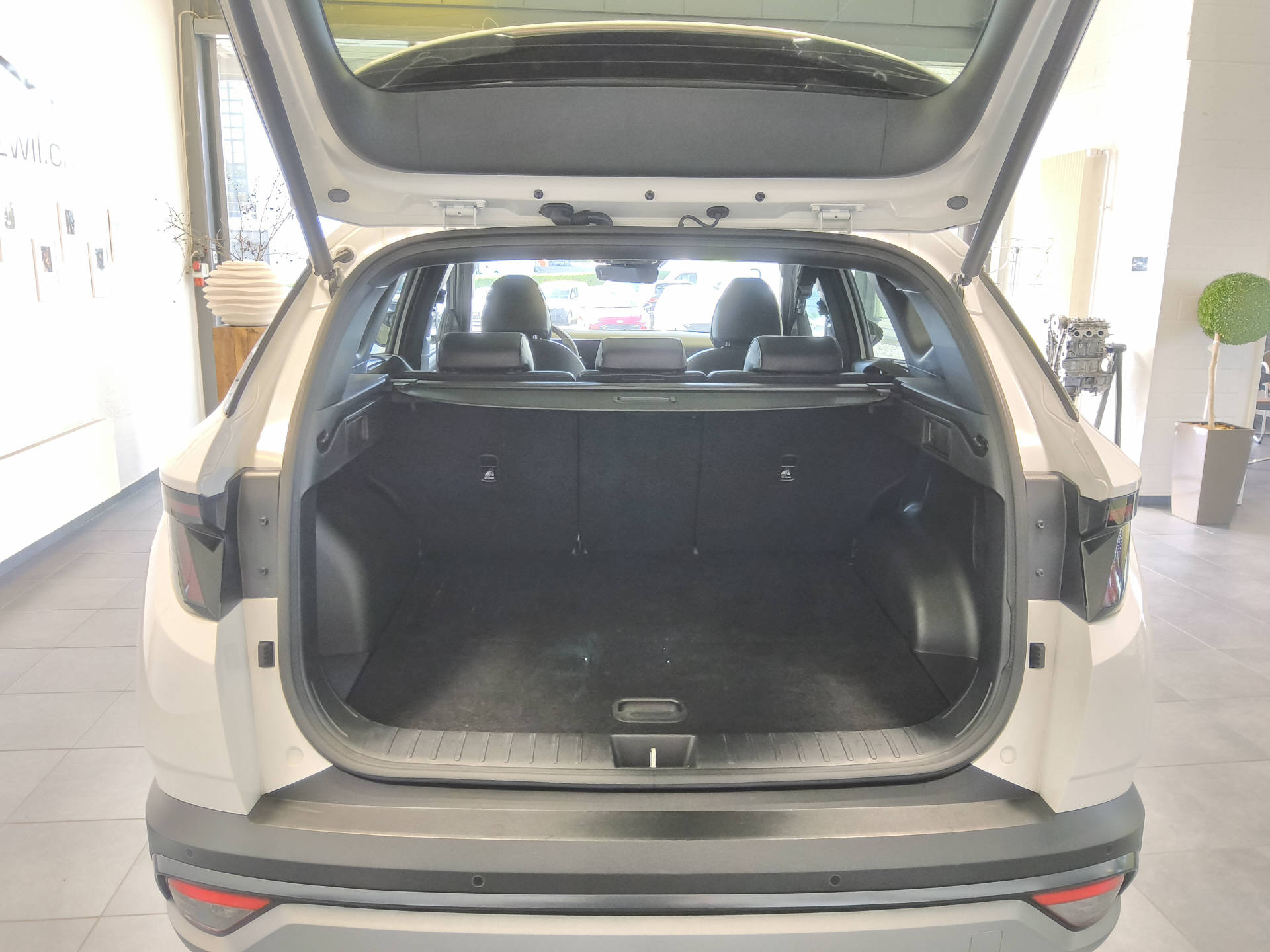 HYUNDAI Tucson 1.6 T-GDi PHEV 20th Anniversary 4WD-image-6