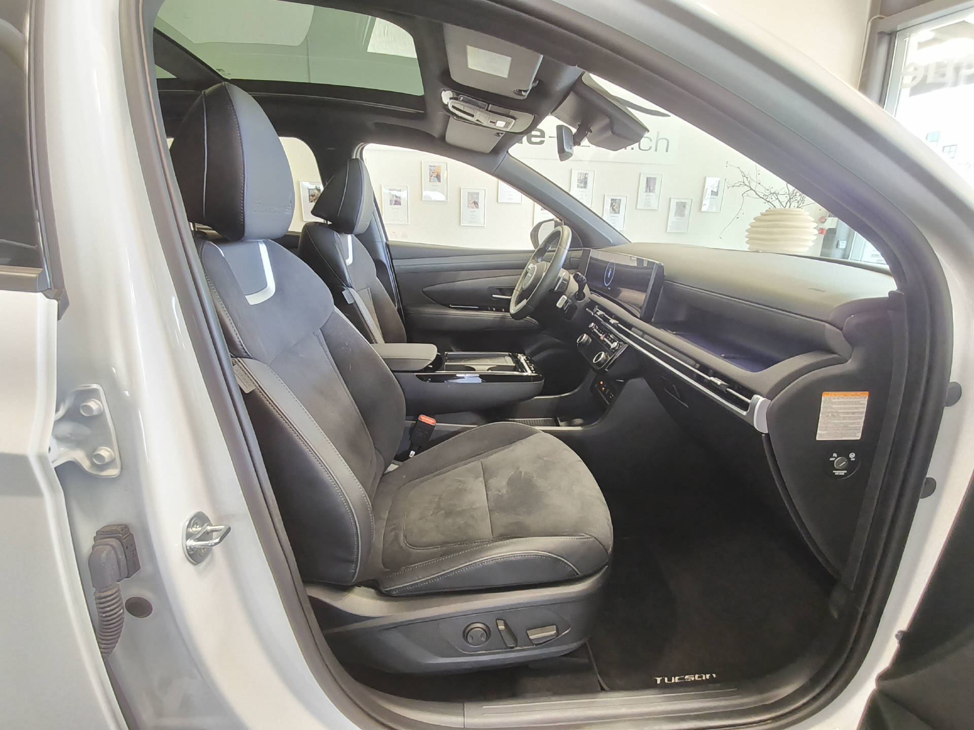 HYUNDAI Tucson 1.6 T-GDi PHEV 20th Anniversary 4WD-image-11