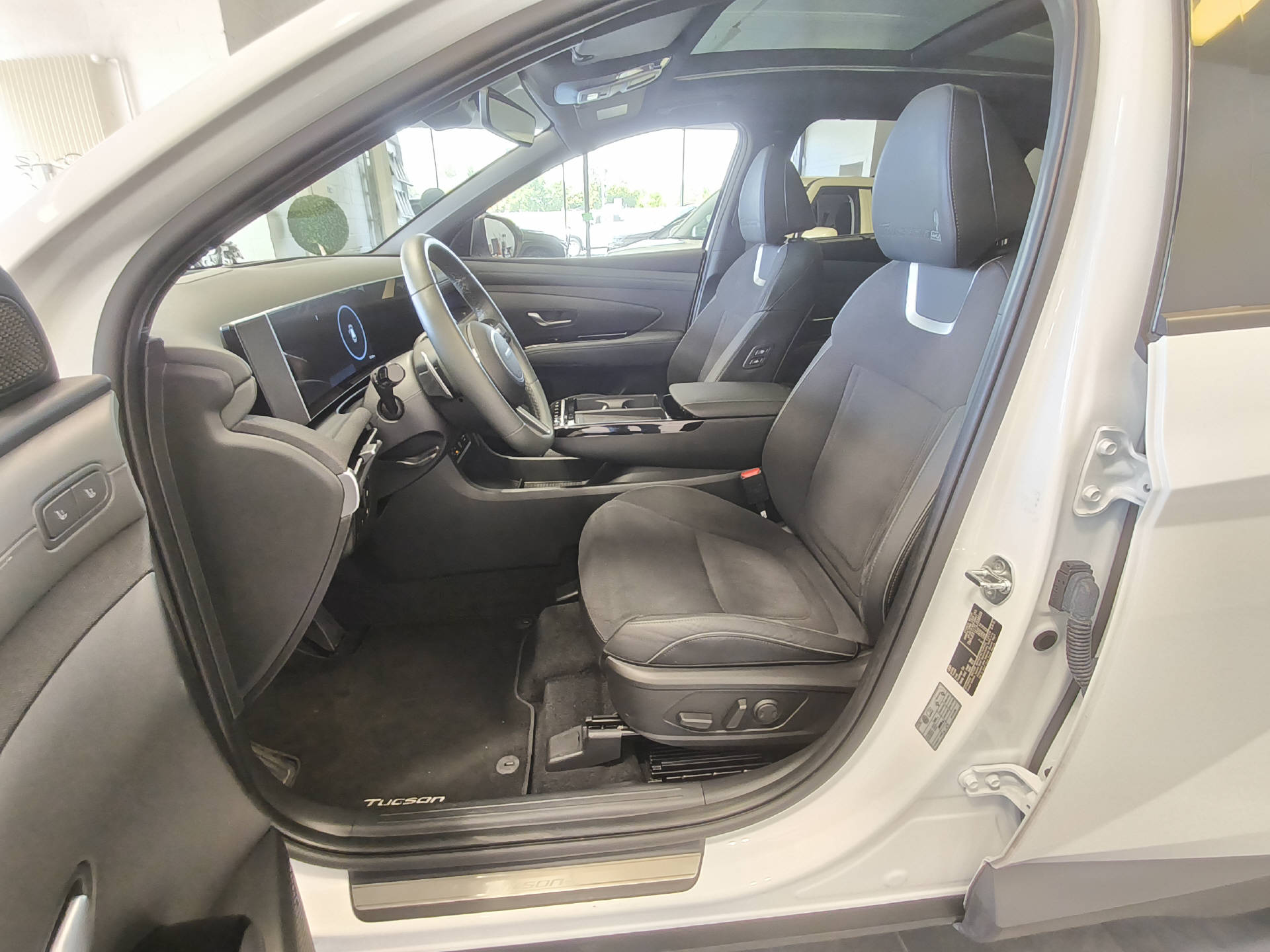 HYUNDAI Tucson 1.6 T-GDi PHEV 20th Anniversary 4WD-image-12
