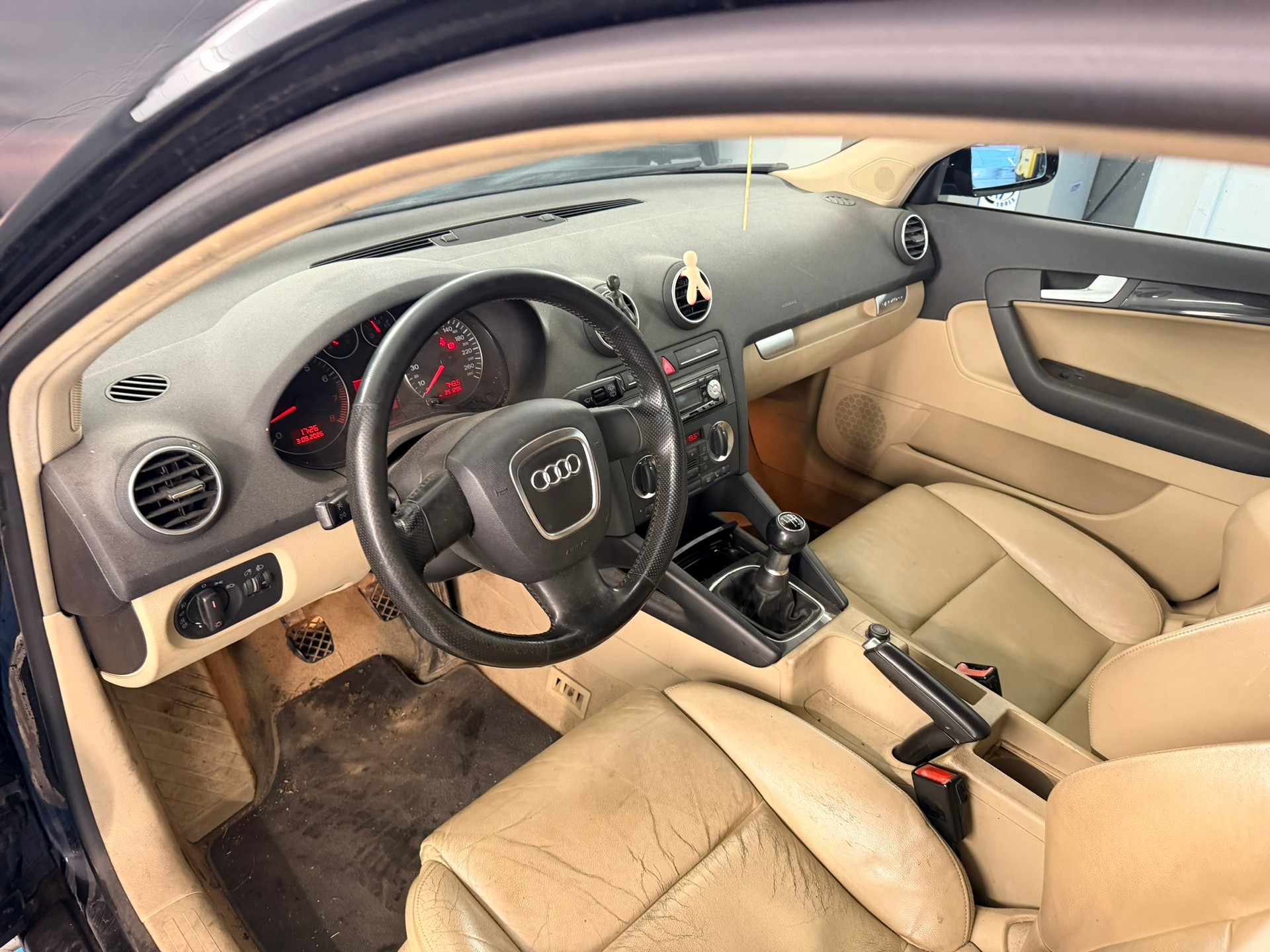AUDI A3 Sportback 2.0 Turbo FSI Ambition quattro-image-12