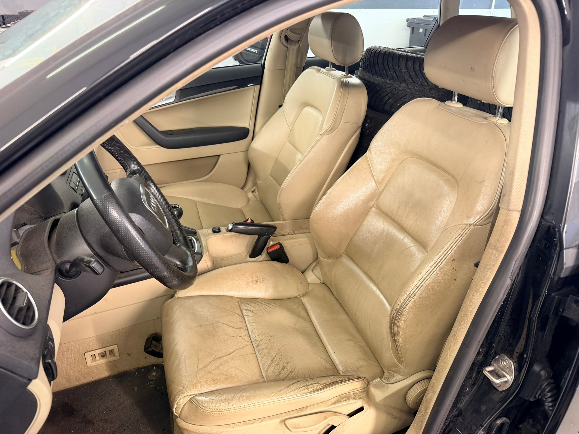 AUDI A3 Sportback 2.0 Turbo FSI Ambition quattro-image-10