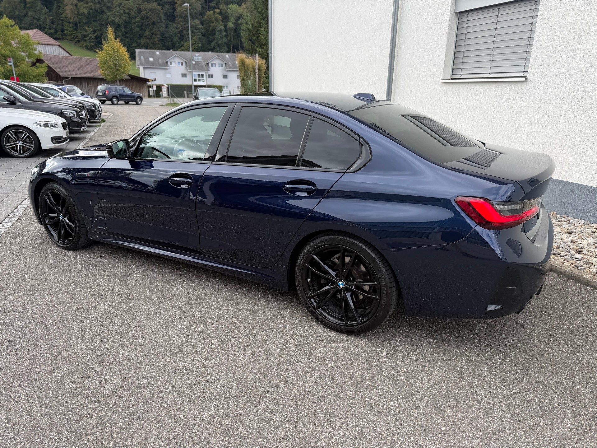 BMW 320d xDrive 48V Steptronic M Sport-image-12