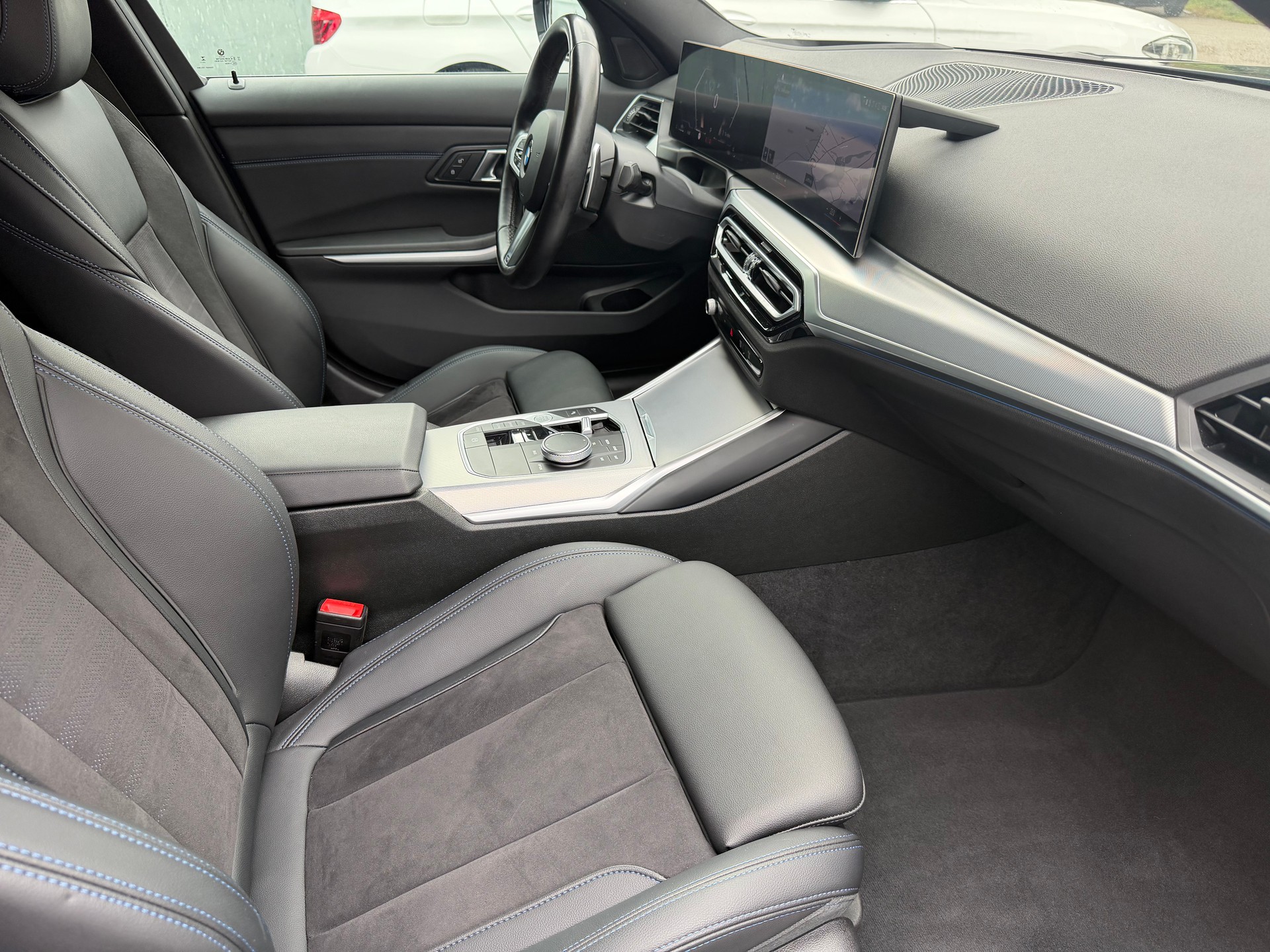BMW 320d xDrive 48V Steptronic M Sport-image-15