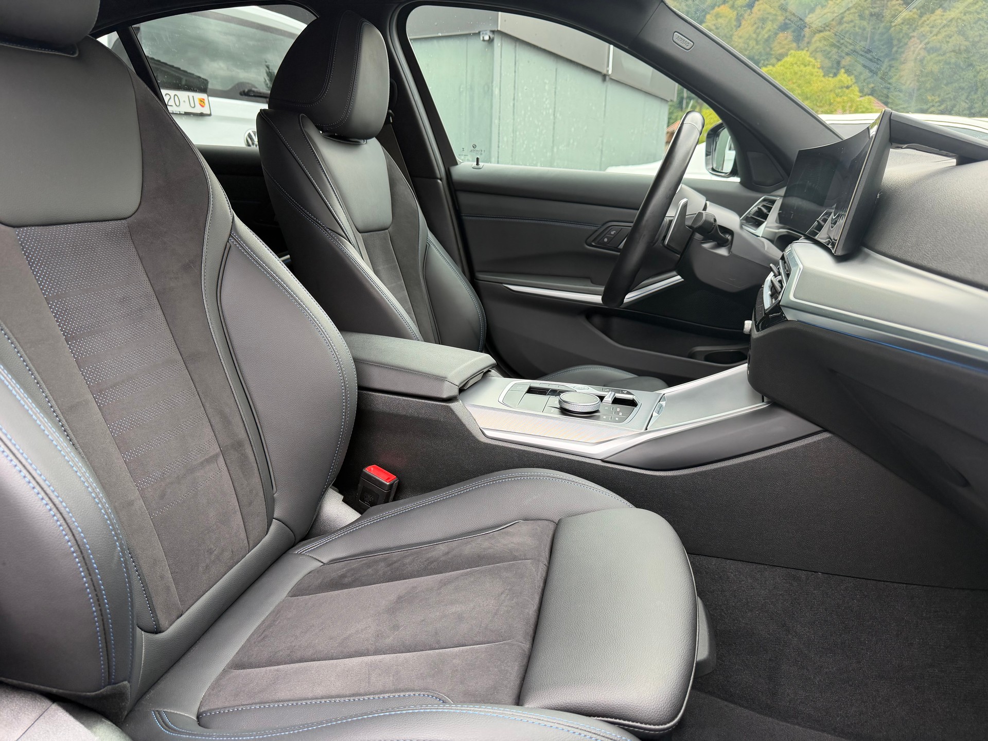 BMW 320d xDrive 48V Steptronic M Sport-image-16