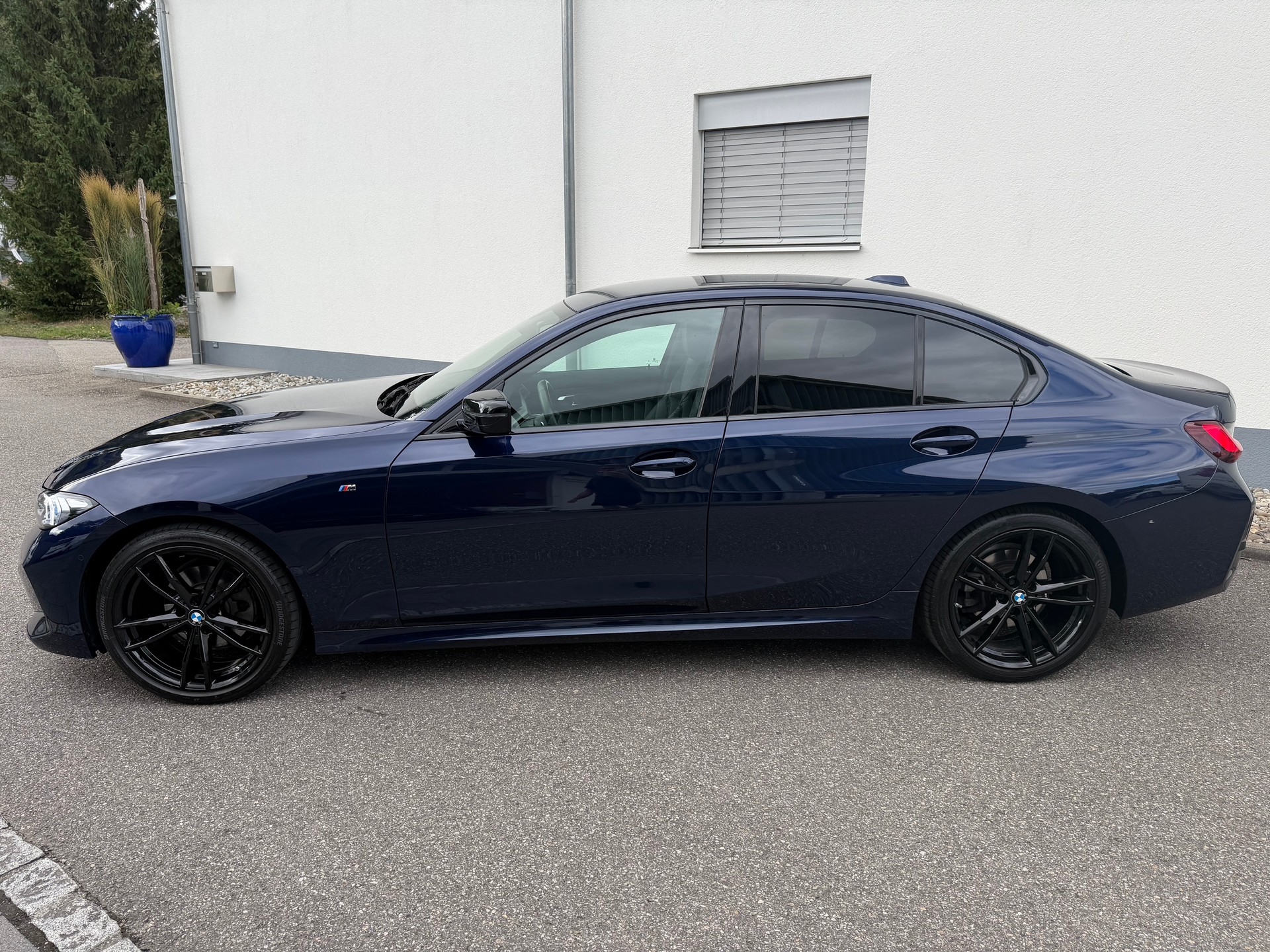 BMW 320d xDrive 48V Steptronic M Sport-image-11
