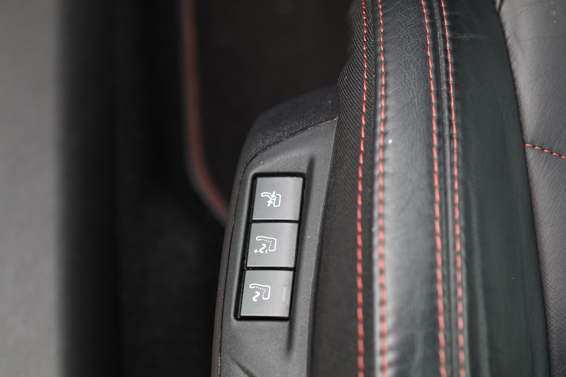 PEUGEOT 308 1.6 THP GT * PANORAMA * LEDERSITZE ELEKTRISCH * MASSAGEFUNKTION * DENON HiFi *-image-15