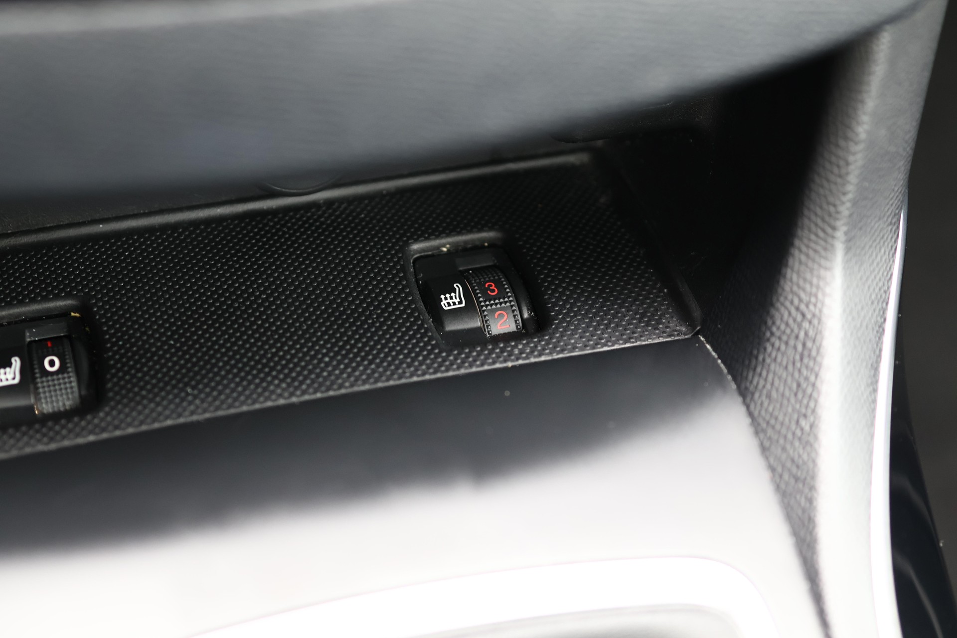 PEUGEOT 308 1.6 THP GT * PANORAMA * LEDERSITZE ELEKTRISCH * MASSAGEFUNKTION * DENON HiFi *-image-24