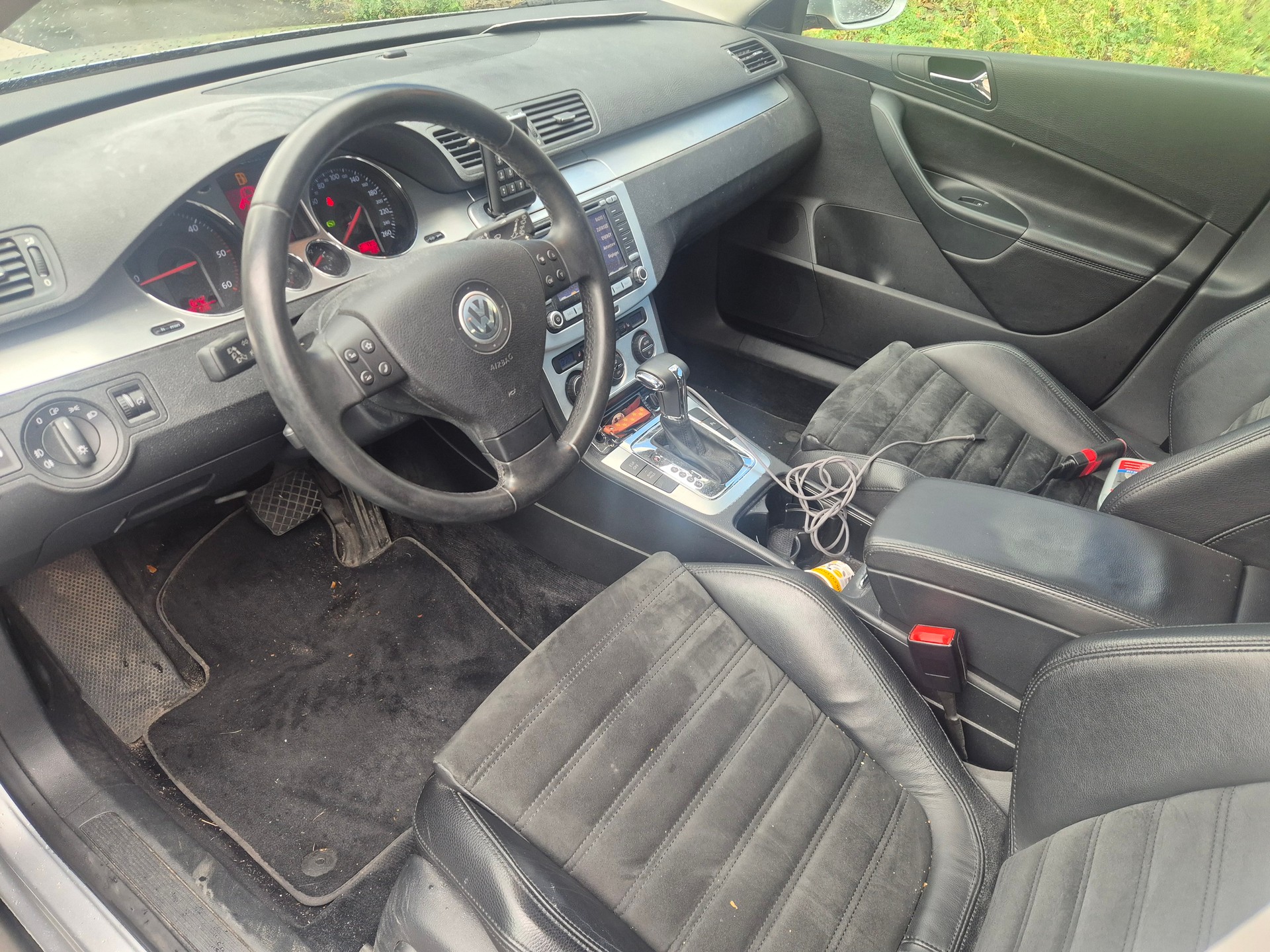VW Passat Variant 2.0 TDI Sportline-image-3