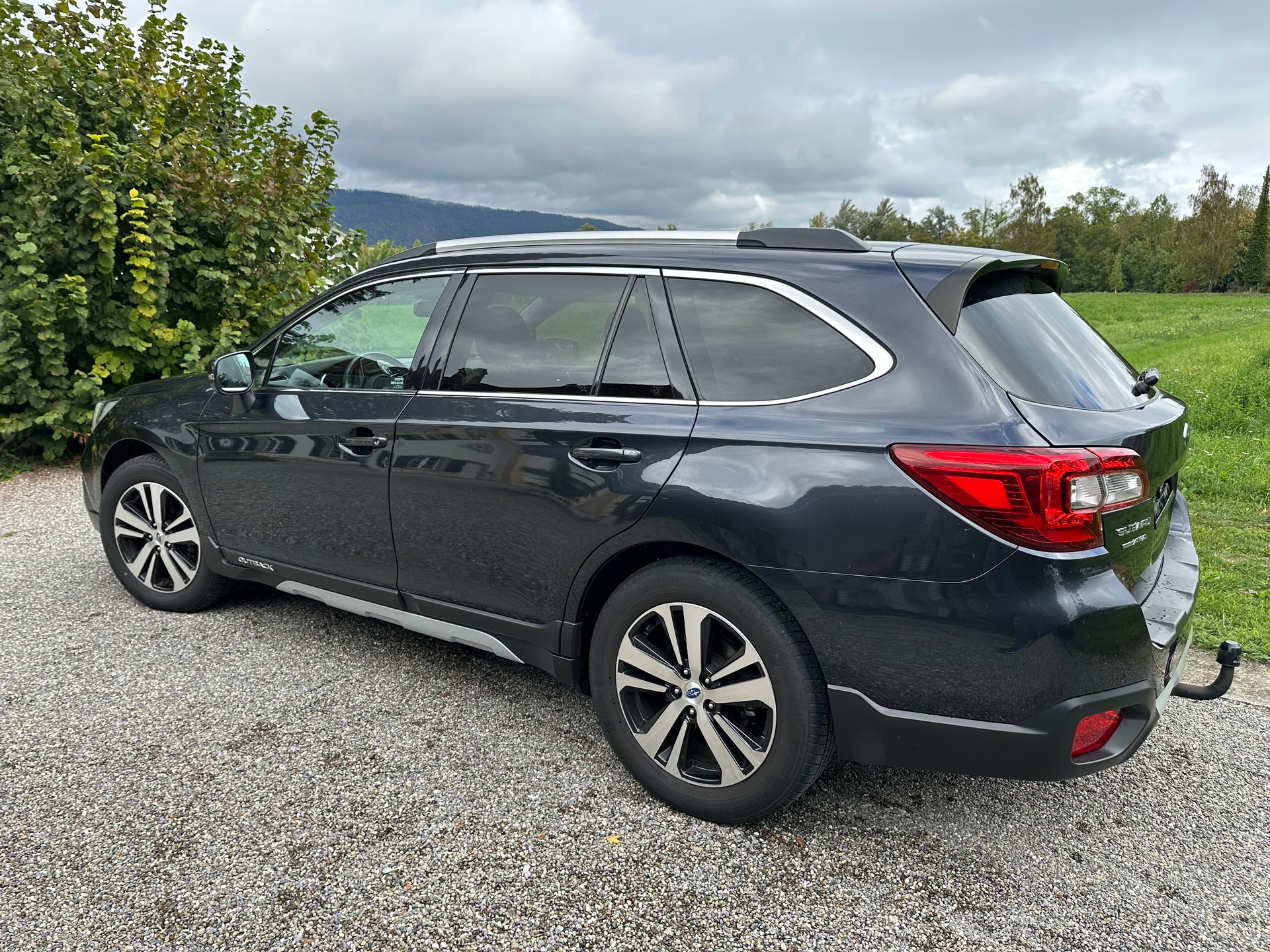 SUBARU 2.5i Luxury-image-1