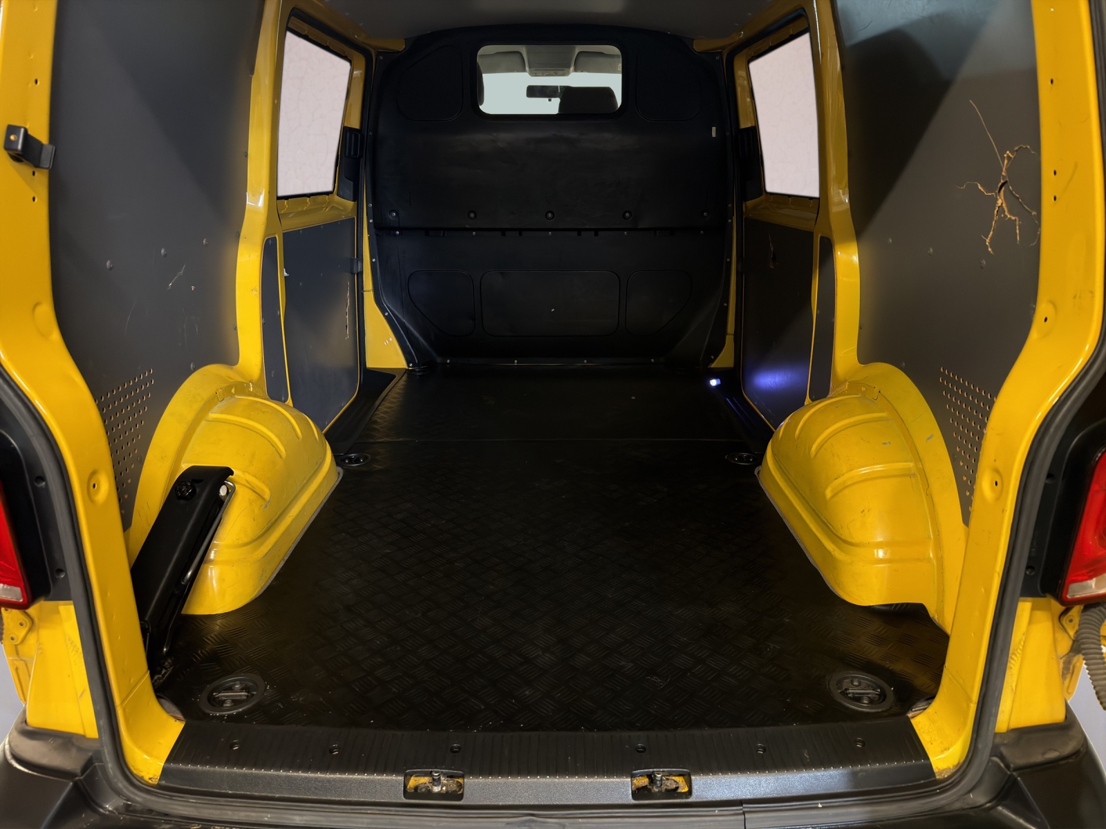 VW T6.1 2.0 TDI-image-16