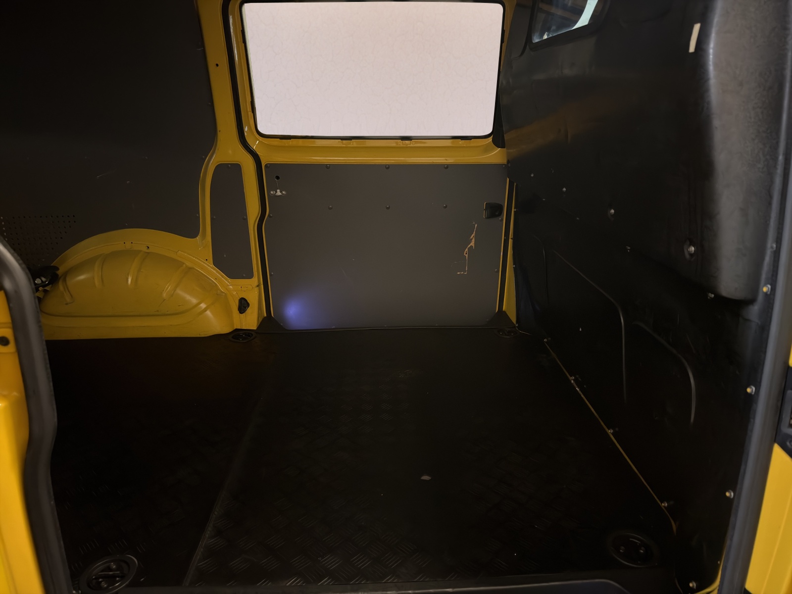 VW T6.1 2.0 TDI-image-15
