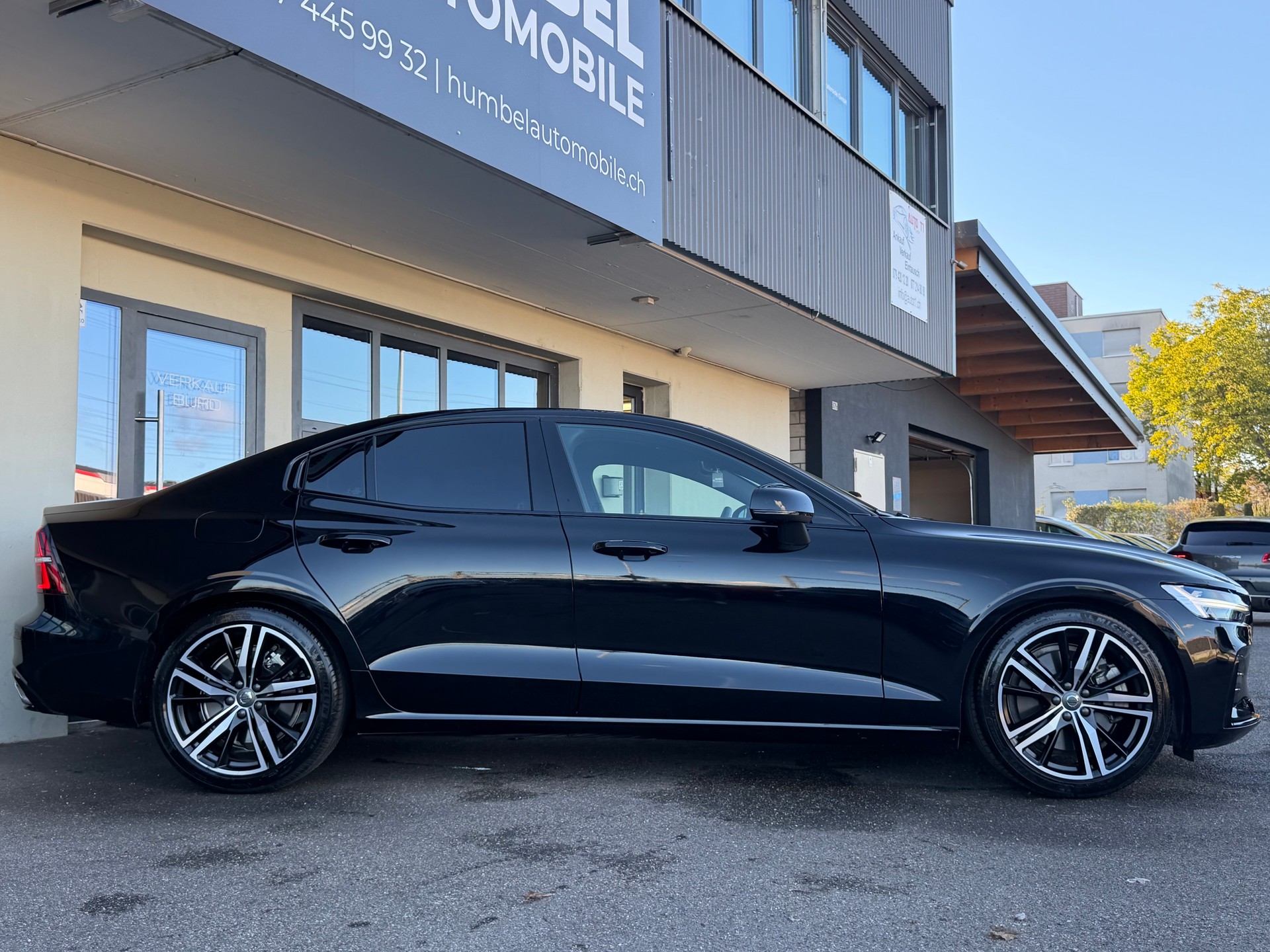 VOLVO S60 B5 AWD Benzin Mild Hybrid Plus Dark Geartronic-image-4