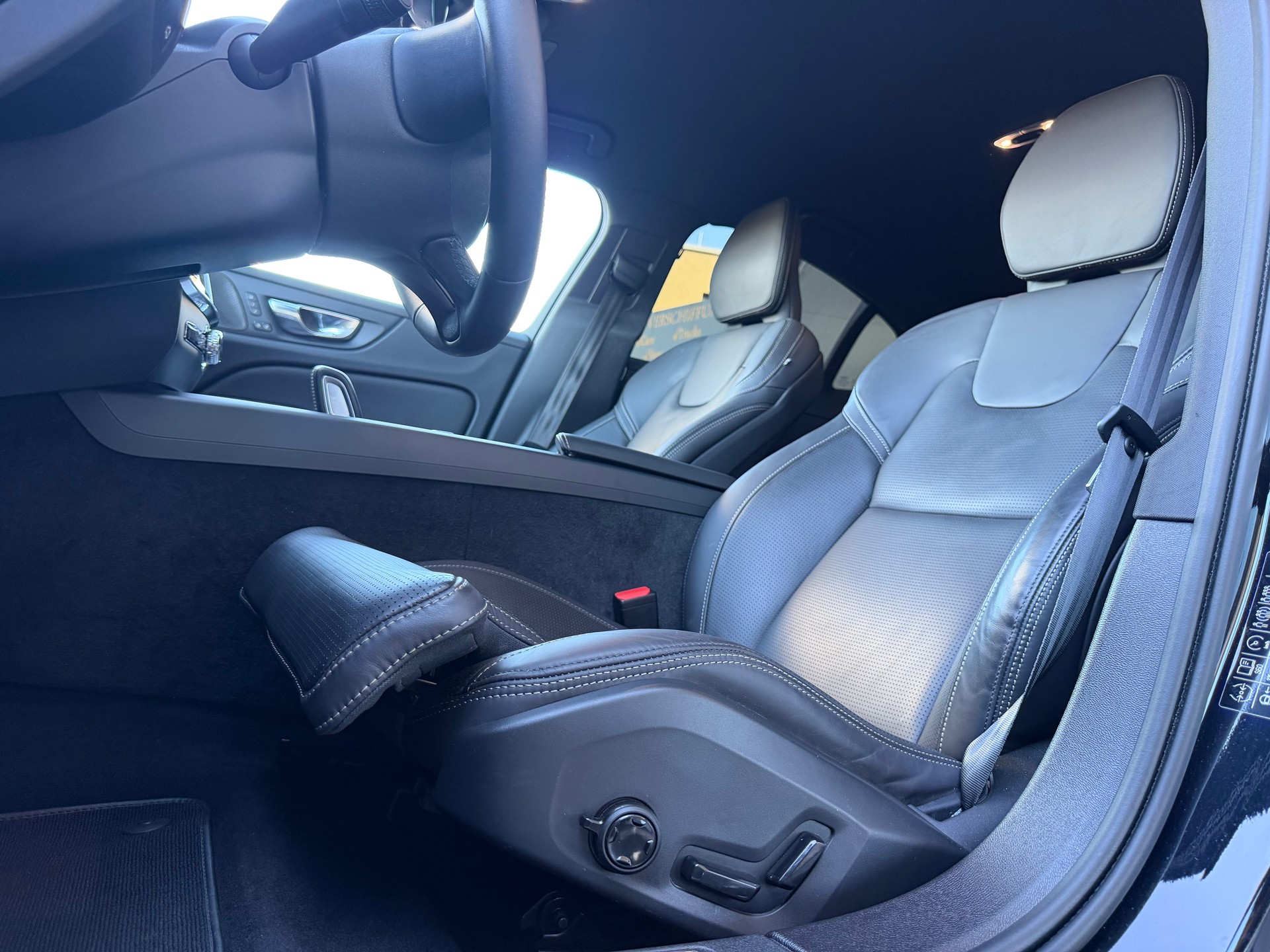 VOLVO S60 B5 AWD Benzin Mild Hybrid Plus Dark Geartronic-image-7