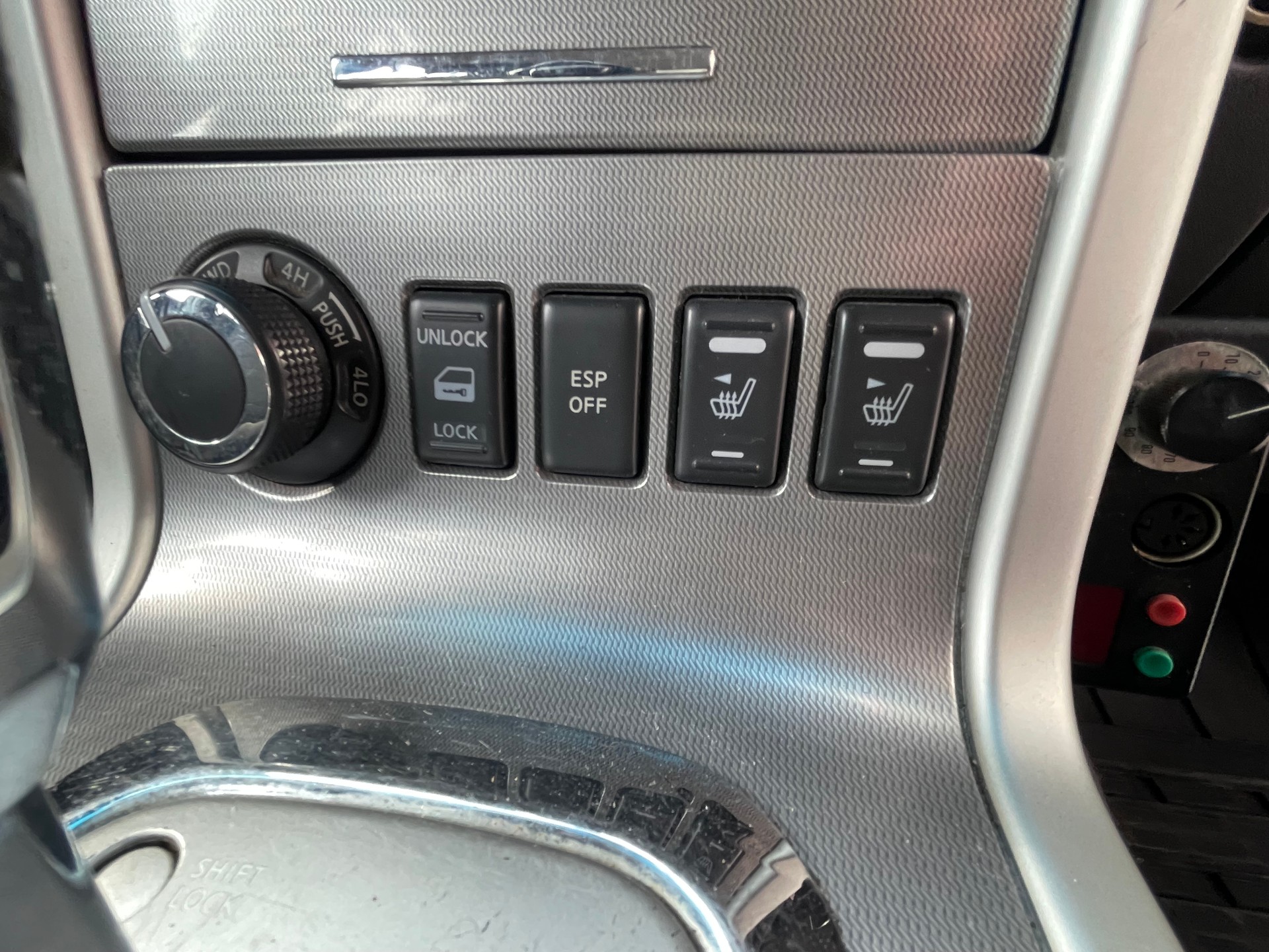 NISSAN Navara Double Cab SE 2.5 dCi 4WD LB Automat-image-6
