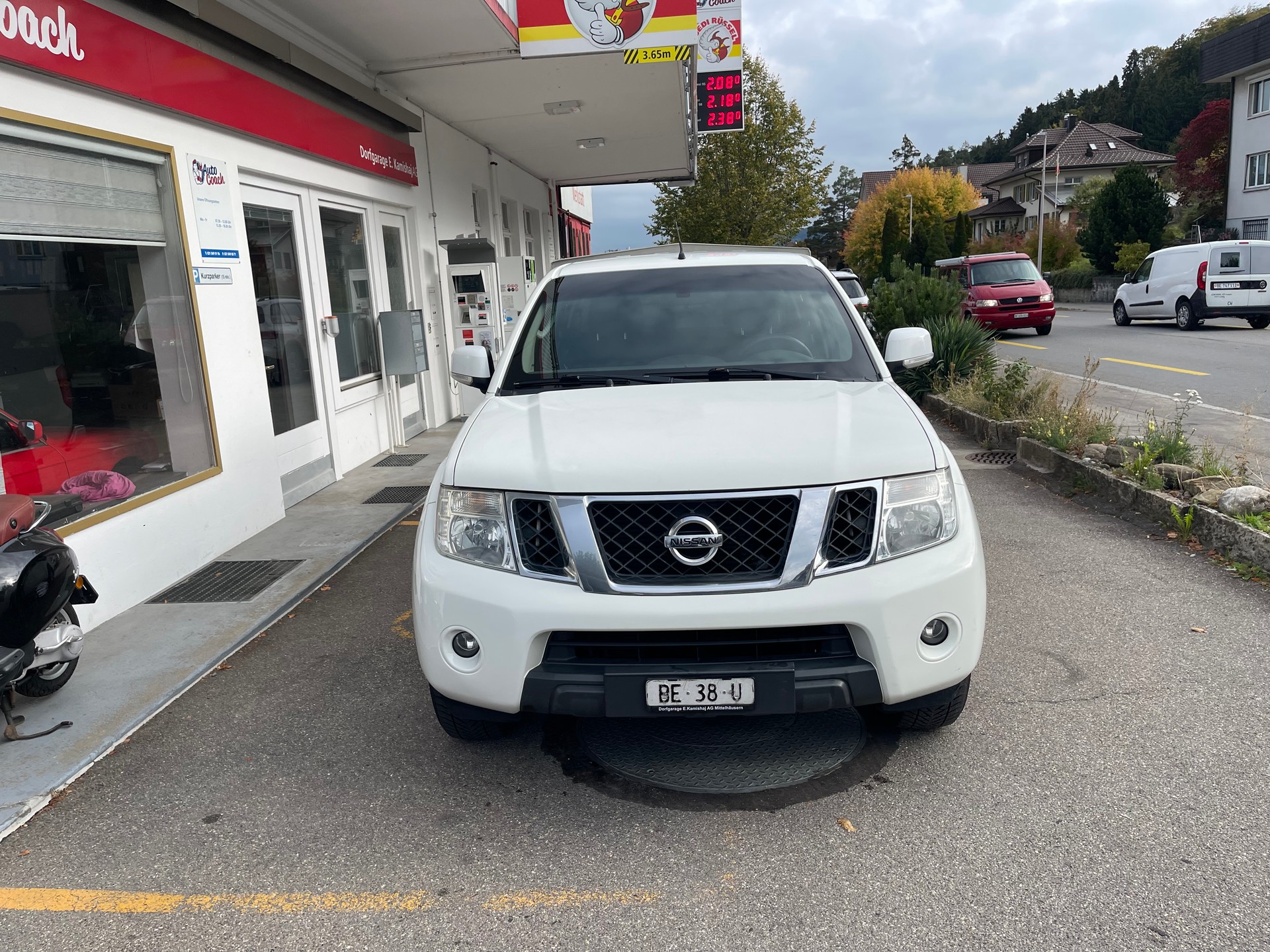NISSAN Navara Double Cab SE 2.5 dCi 4WD LB Automat-image-1
