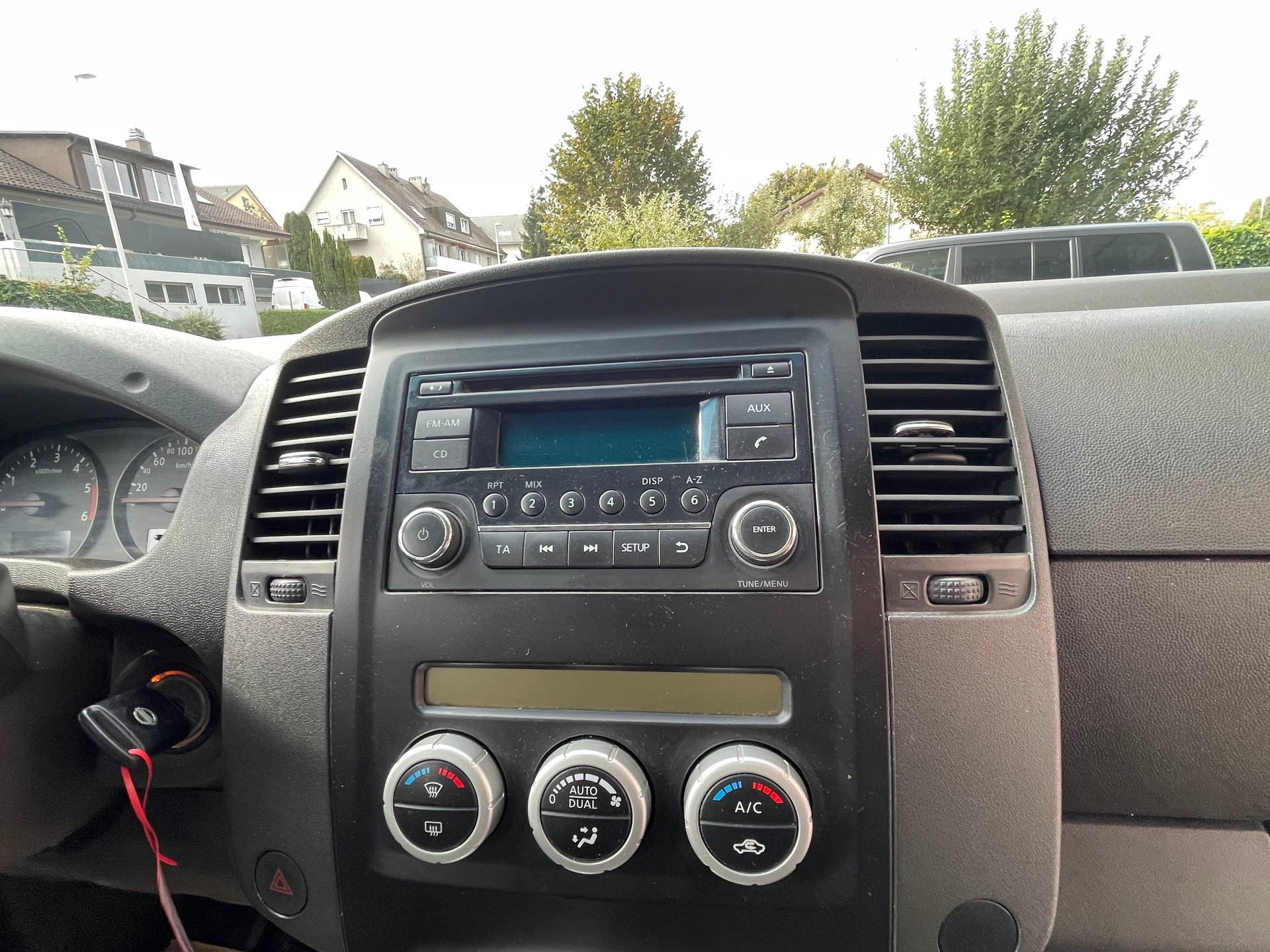 NISSAN Navara Double Cab SE 2.5 dCi 4WD LB Automat-image-5