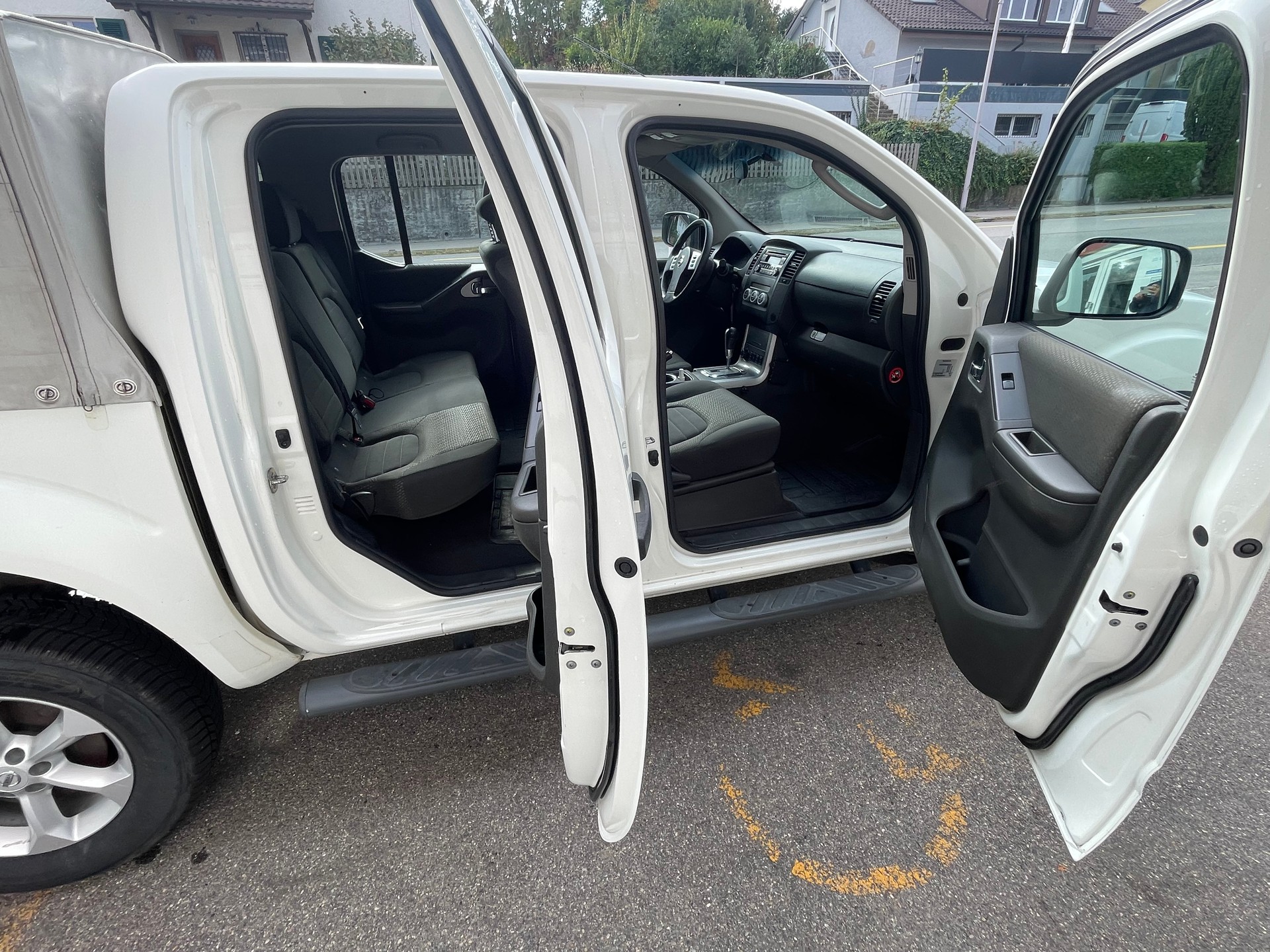NISSAN Navara Double Cab SE 2.5 dCi 4WD LB Automat-image-9