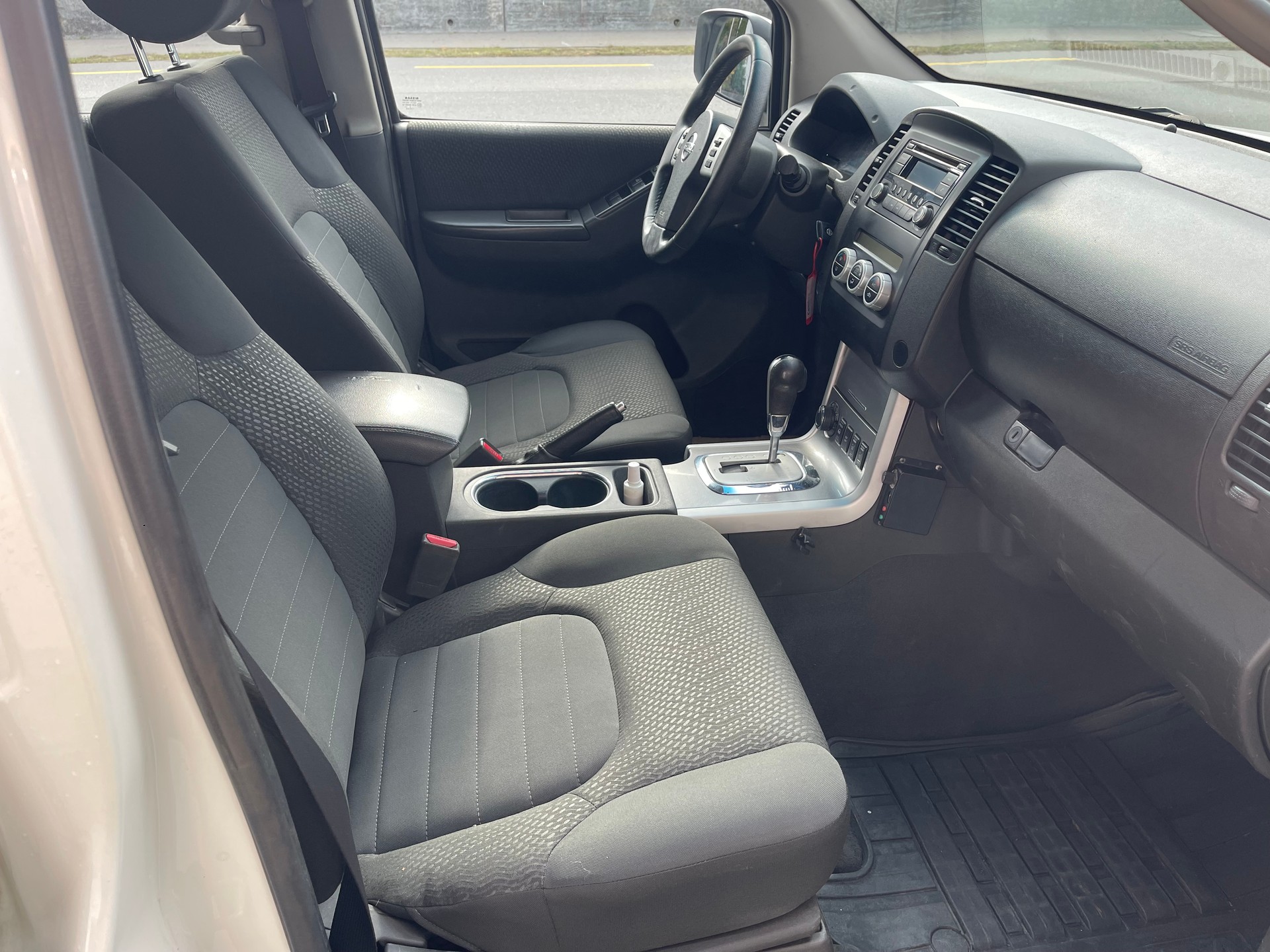 NISSAN Navara Double Cab SE 2.5 dCi 4WD LB Automat-image-7