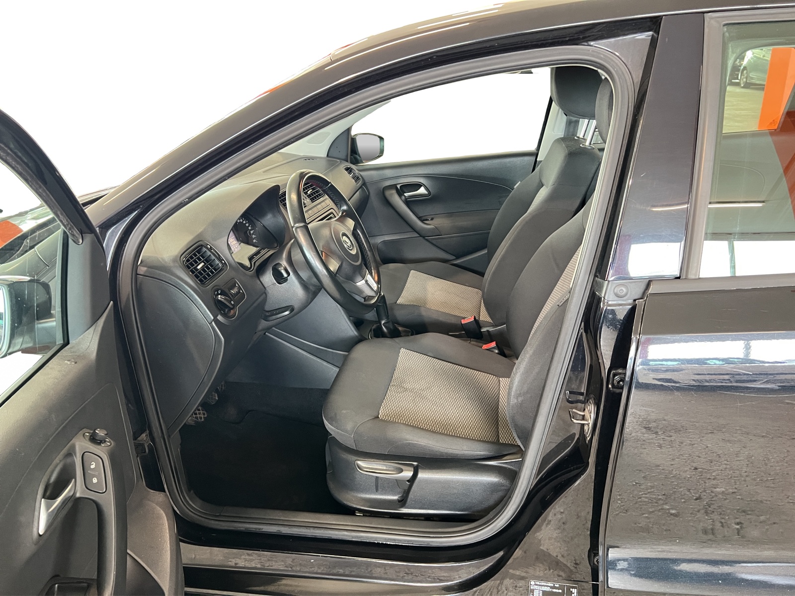 VW Polo 1.2 TSI Trendline-image-8