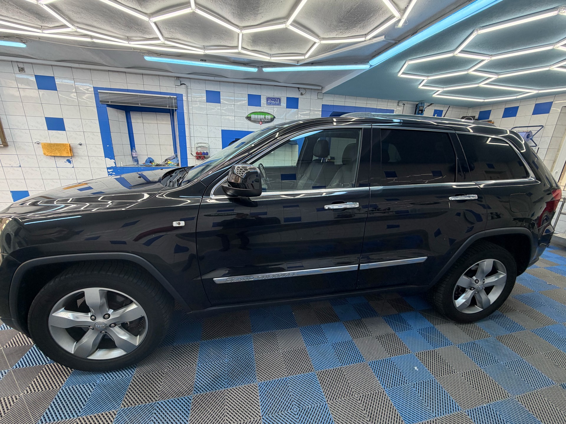 JEEP Grand Cherokee 3.0 CRD Overland Automatic-image-2