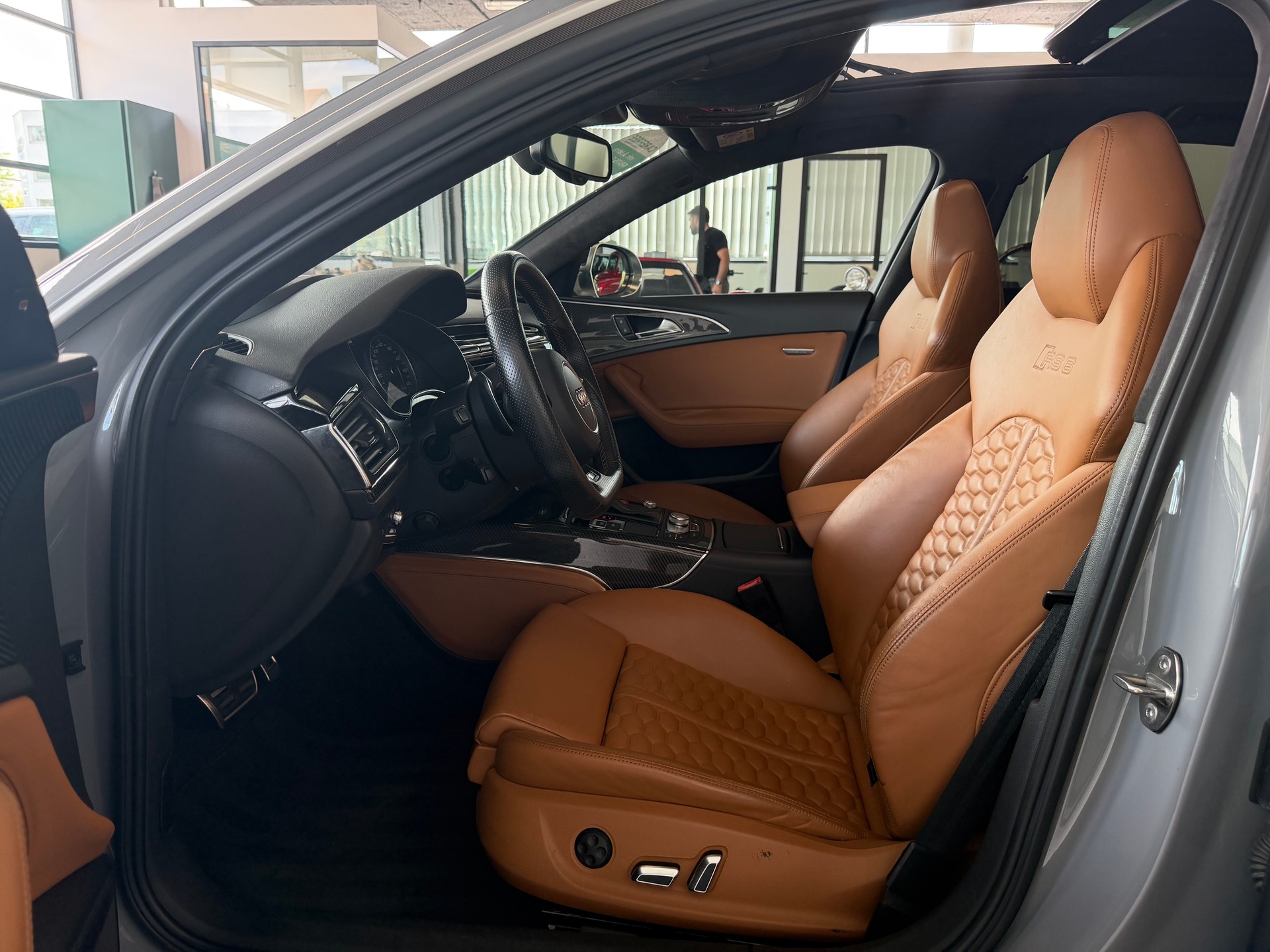 AUDI RS6 Avant 4.0 TFSI V8 quattro Tiptronic-image-10