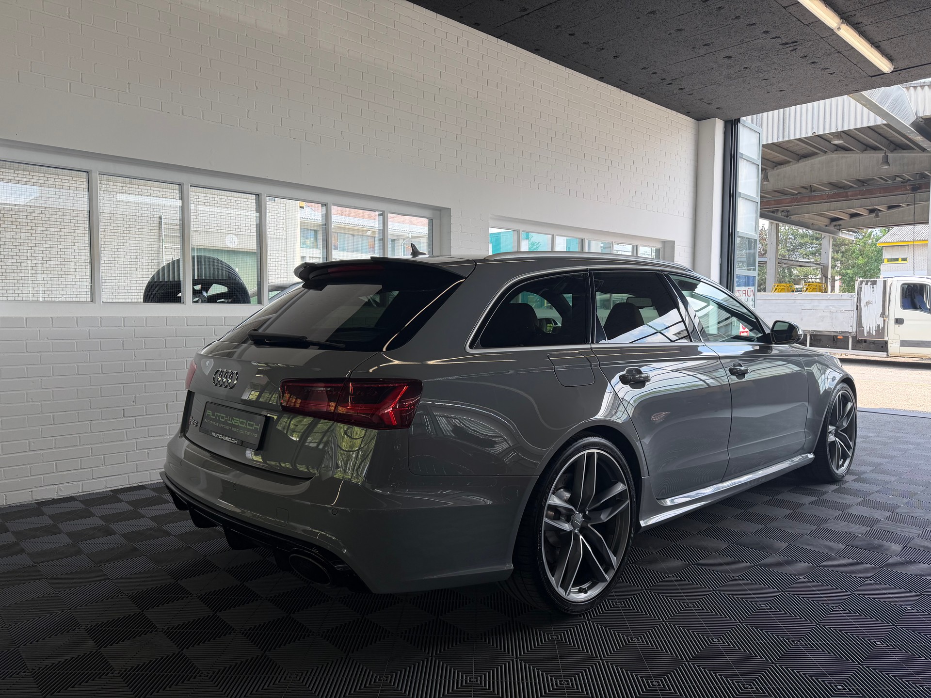 AUDI RS6 Avant 4.0 TFSI V8 quattro Tiptronic-image-2