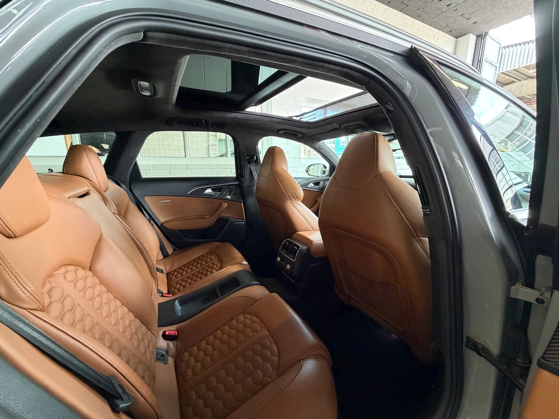 AUDI RS6 Avant 4.0 TFSI V8 quattro Tiptronic-image-8