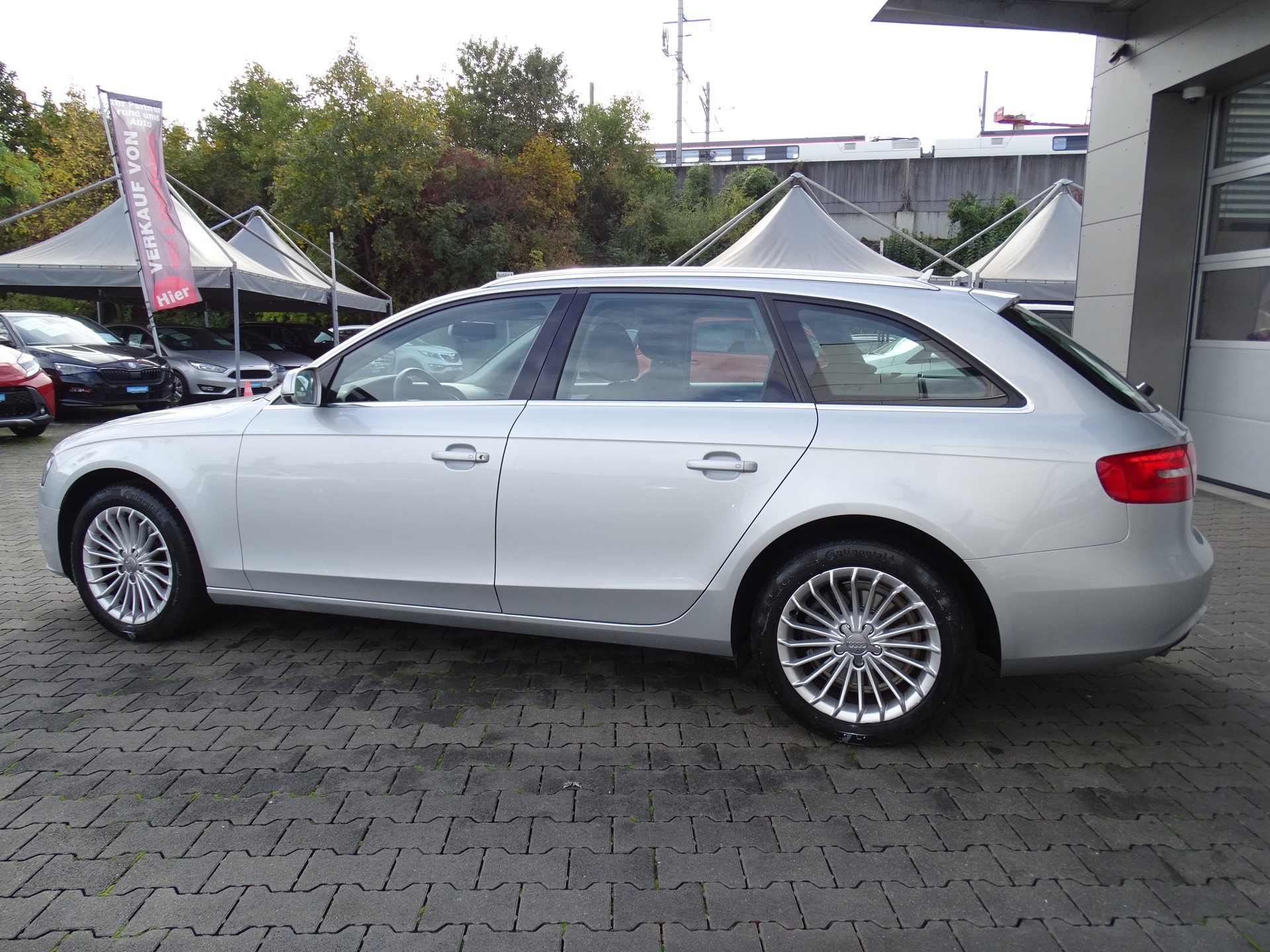 AUDI A4 Avant 2.0 TDI multitronic-image-16