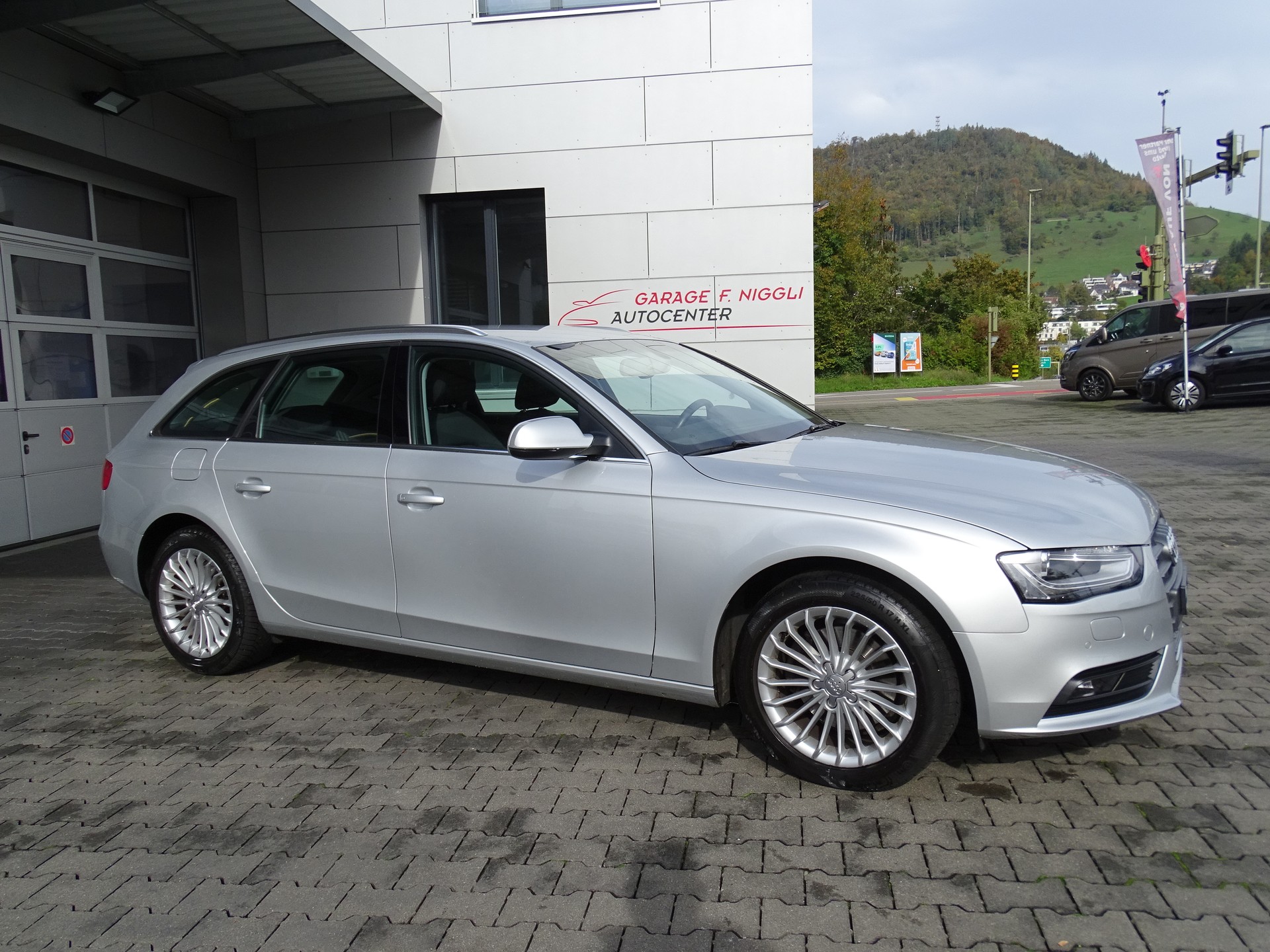 AUDI A4 Avant 2.0 TDI multitronic-image-2