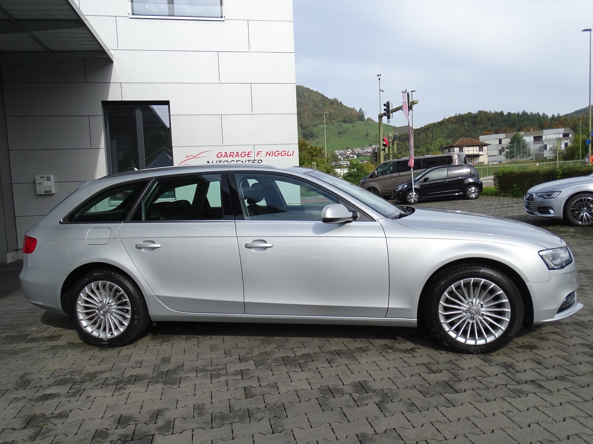 AUDI A4 Avant 2.0 TDI multitronic-image-4