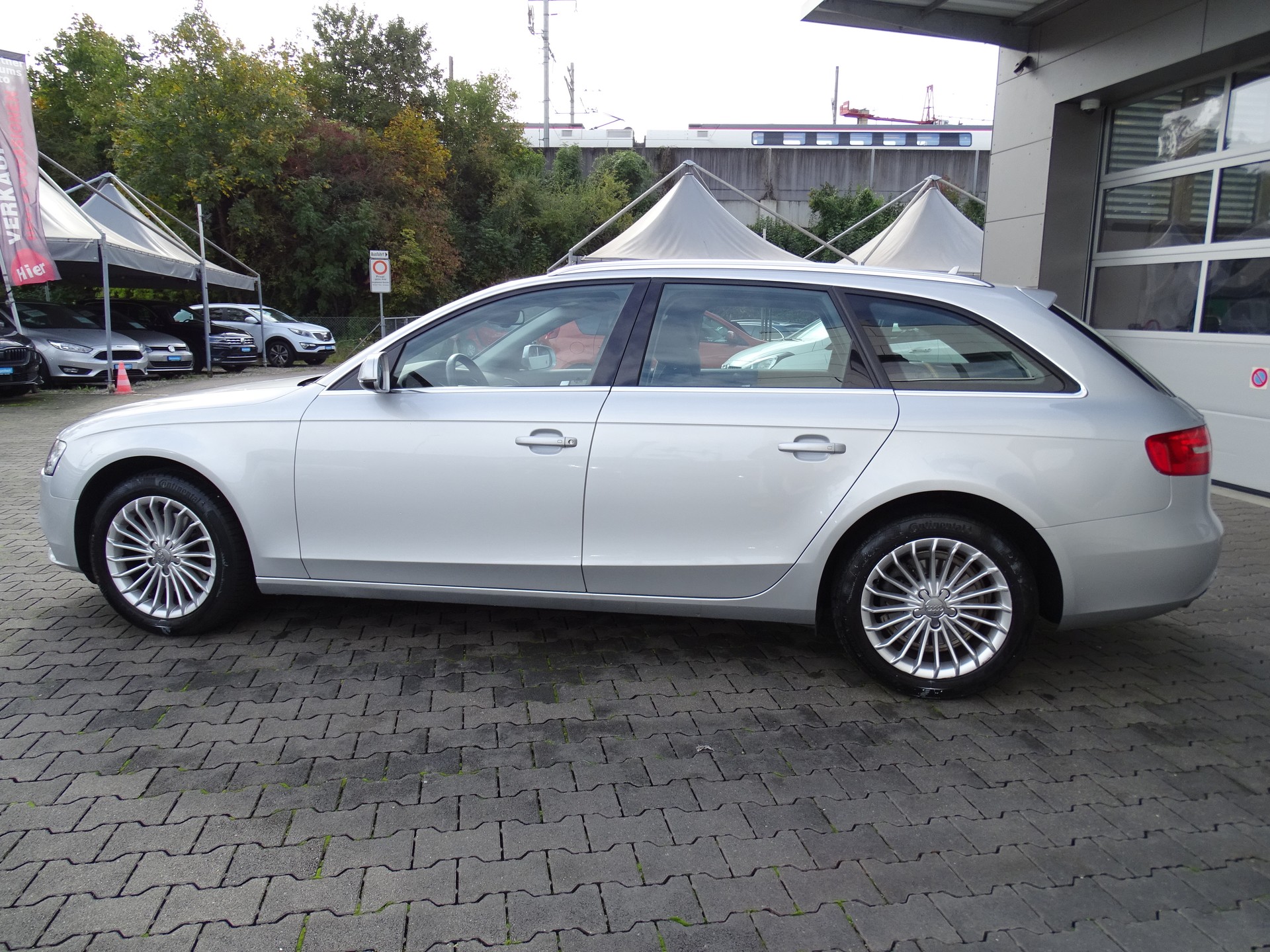 AUDI A4 Avant 2.0 TDI multitronic-image-17