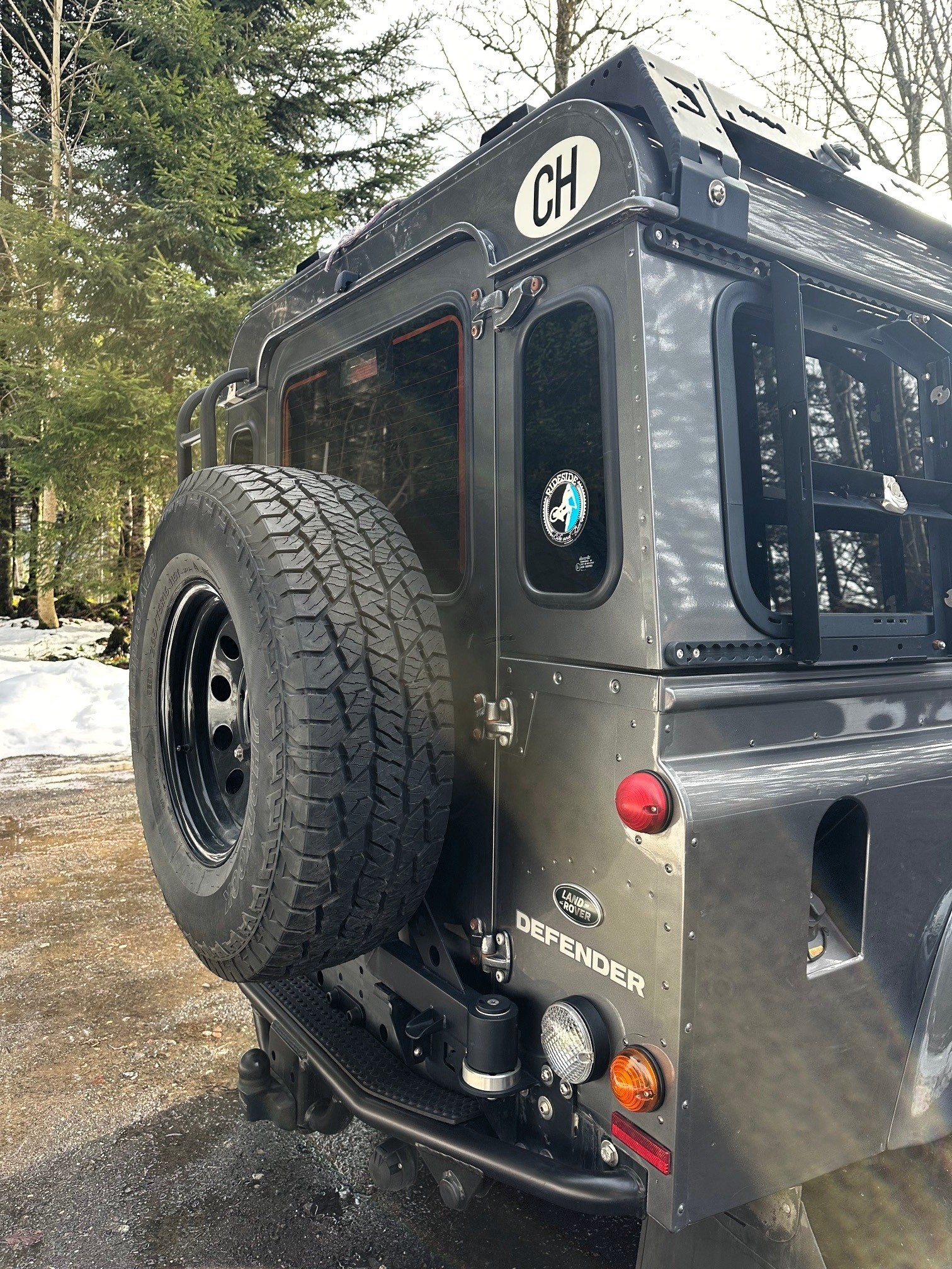 LAND ROVER Defender 110 2.2 TD4 Station Wagon SE-image-7