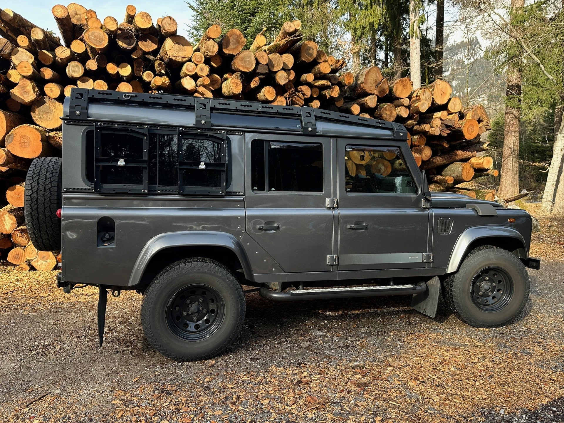 LAND ROVER Defender 110 2.2 TD4 Station Wagon SE-image-6