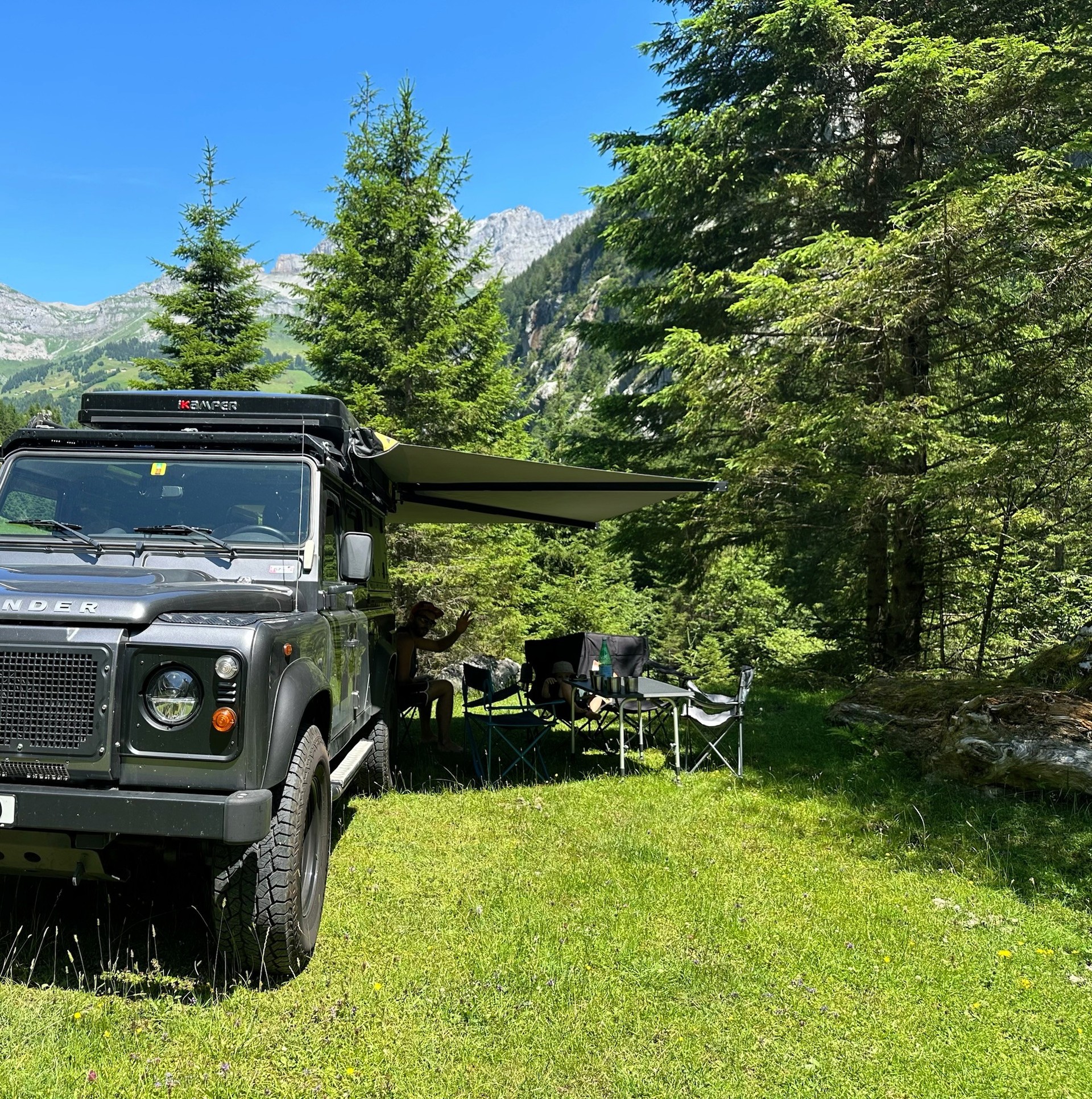 LAND ROVER Defender 110 2.2 TD4 Station Wagon SE-image-9