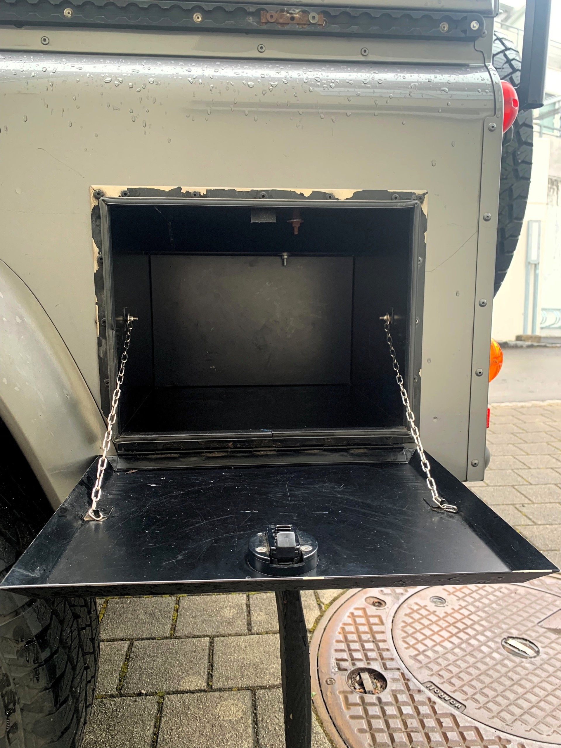 LAND ROVER Defender 110 2.2 TD4 Station Wagon SE-image-14