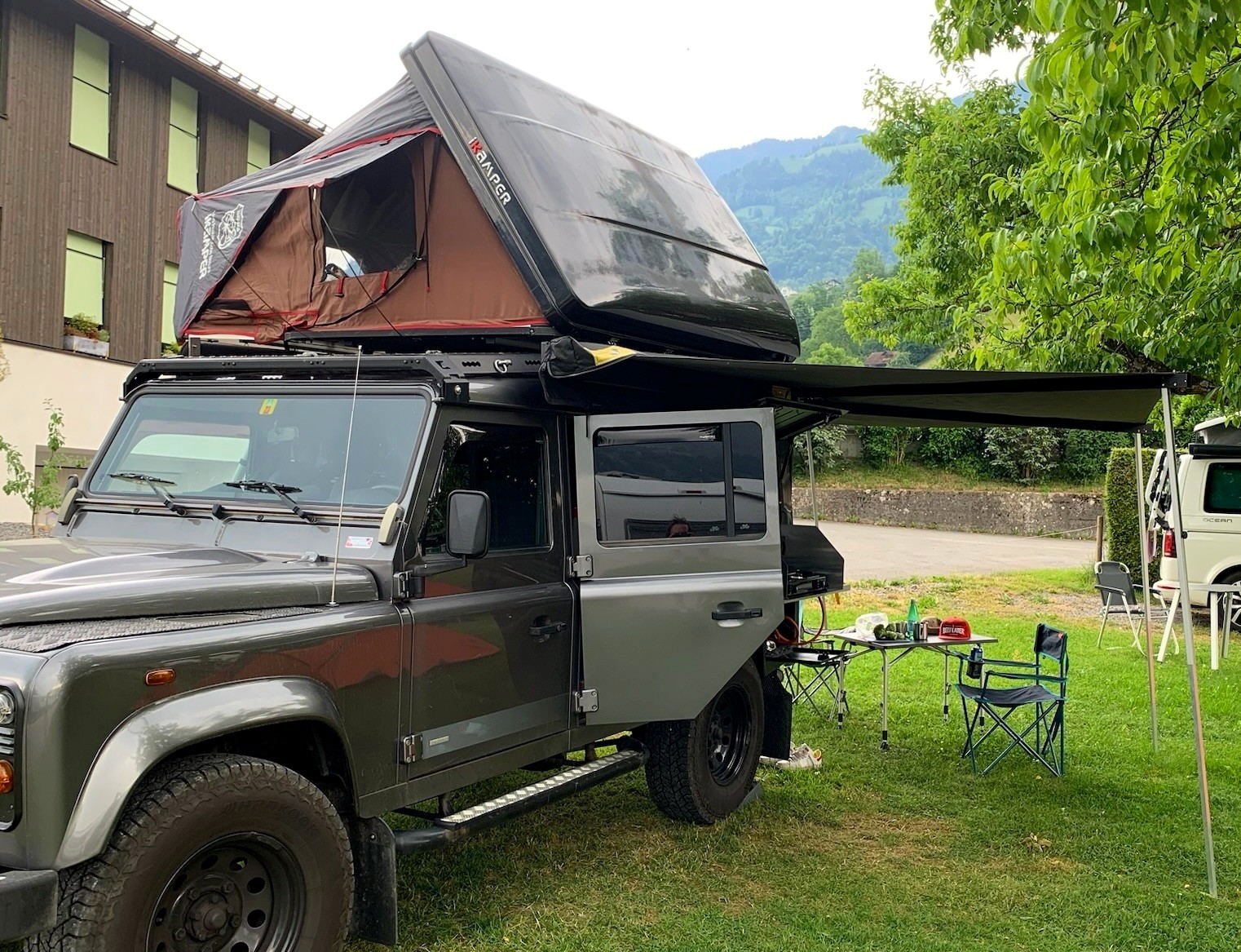 LAND ROVER Defender 110 2.2 TD4 Station Wagon SE-image-10