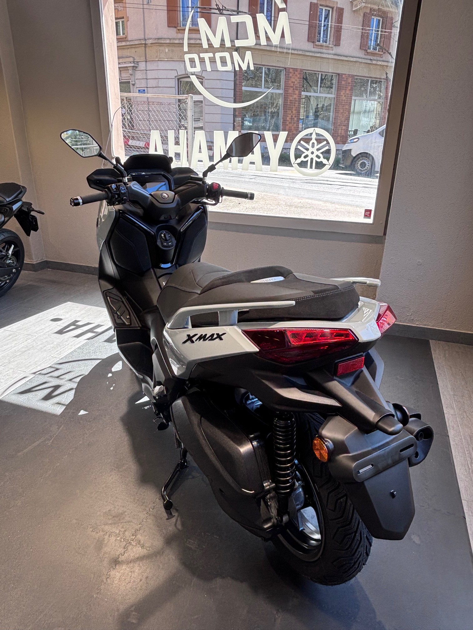 YAMAHA X-MAX 300 TECHMAX+-showroom-element-1