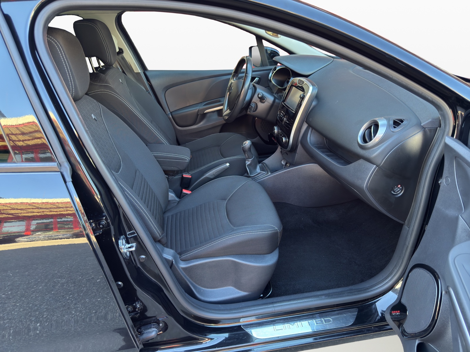 RENAULT Clio Grandtour 0.9 12V Limited-image-14
