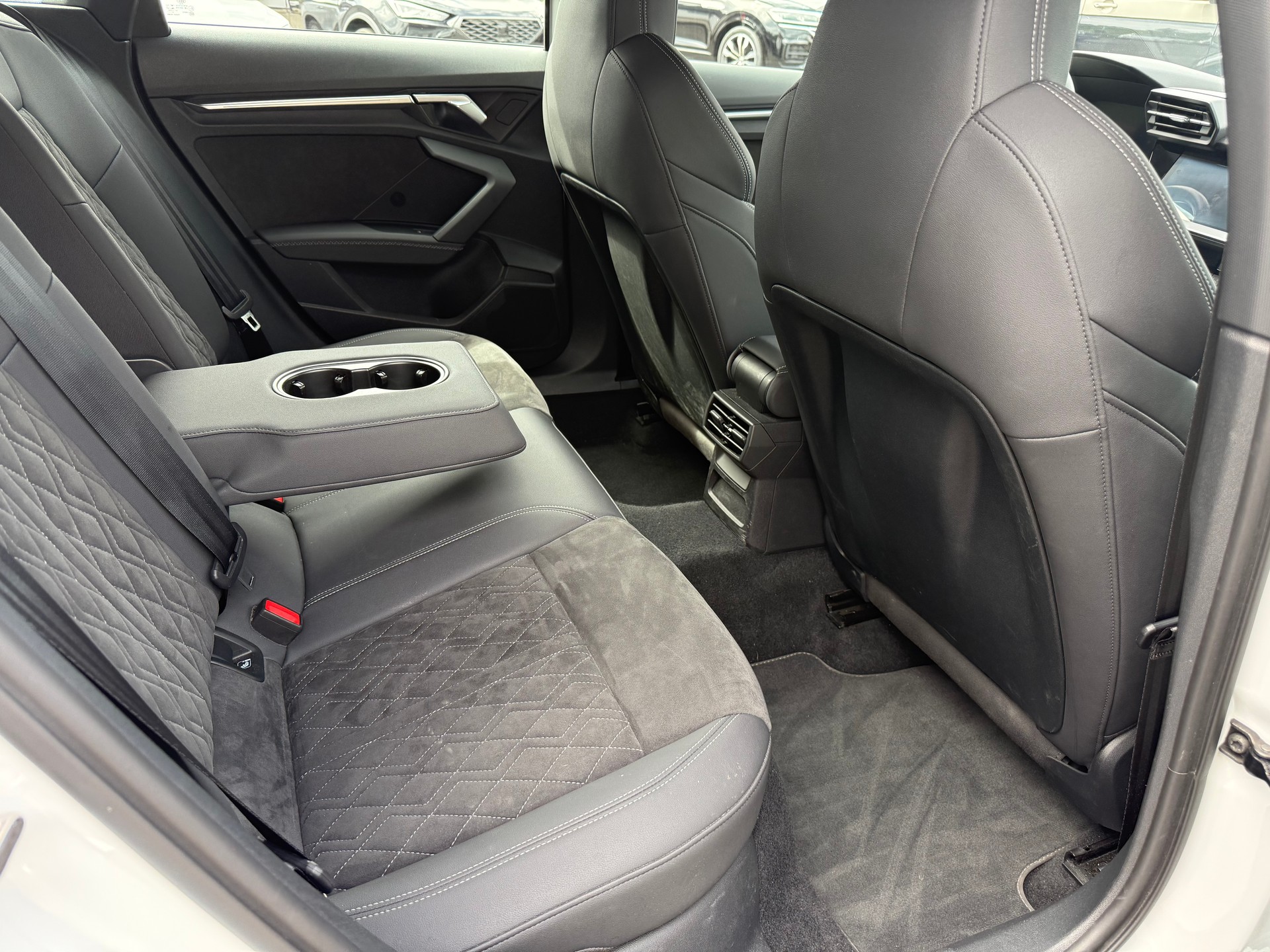 AUDI A3 Sportback 40 TFSI e S line S-tronic-image-12