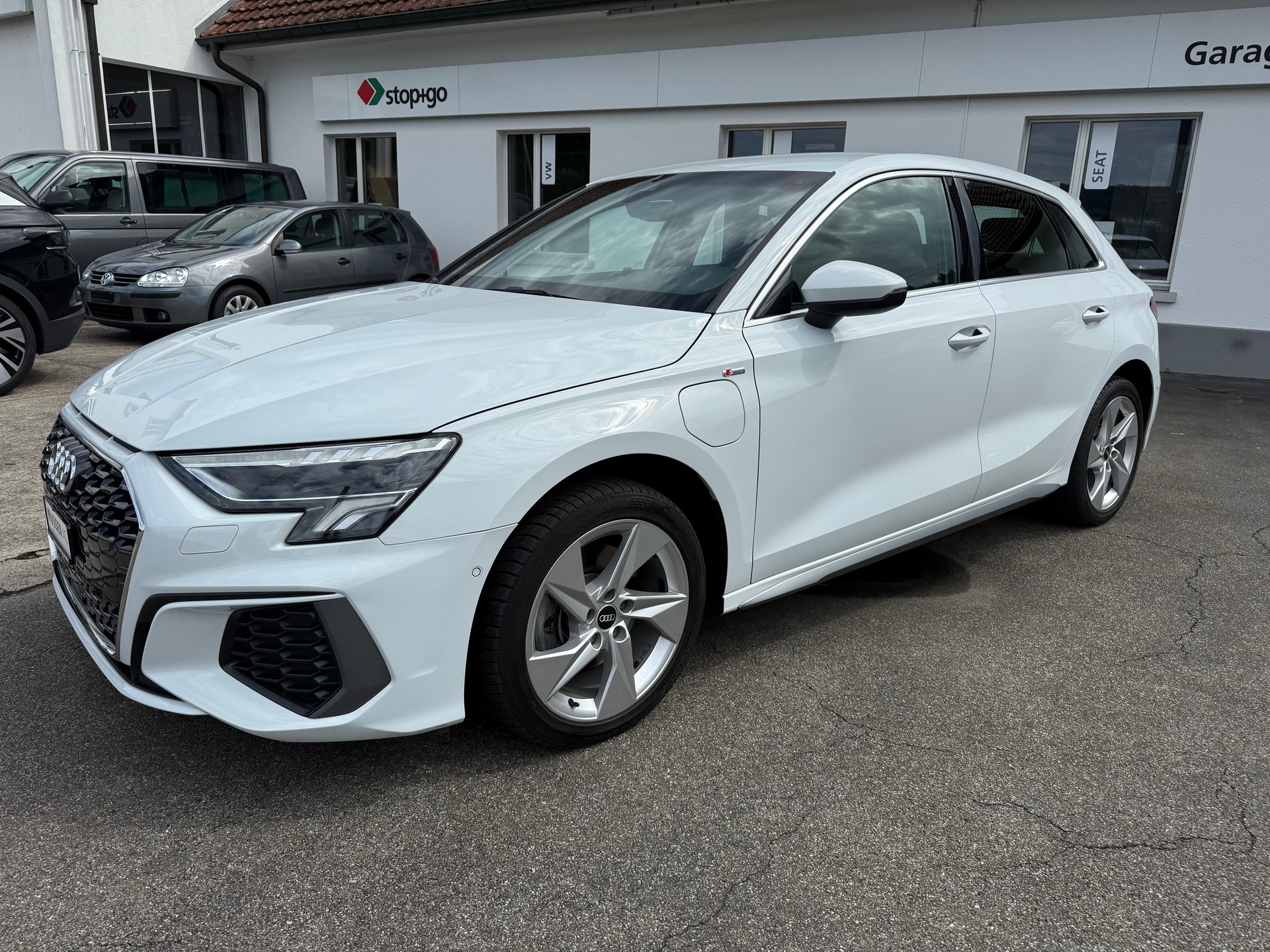AUDI A3 Sportback 40 TFSI e S line S-tronic-image-8
