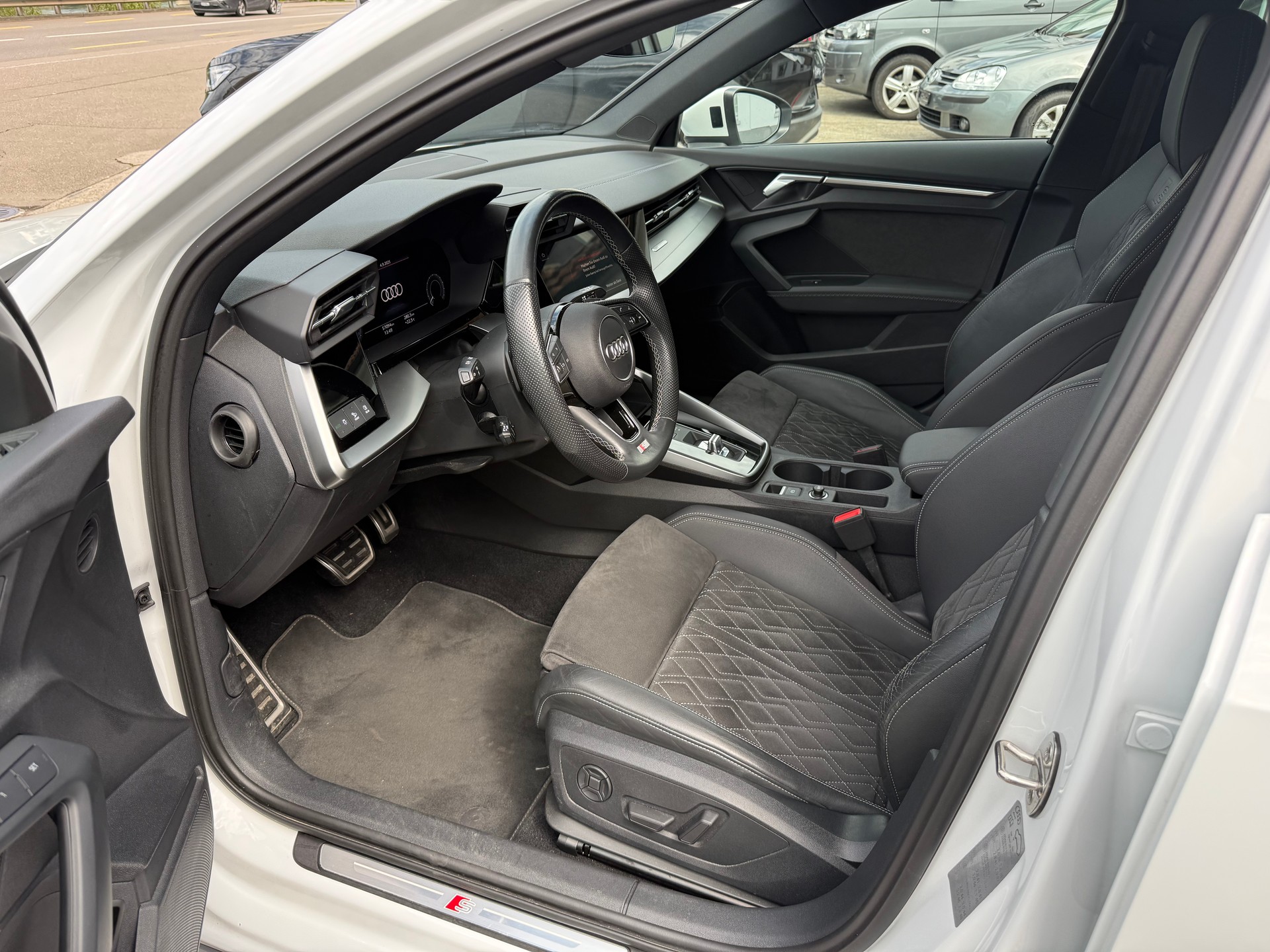 AUDI A3 Sportback 40 TFSI e S line S-tronic-image-9