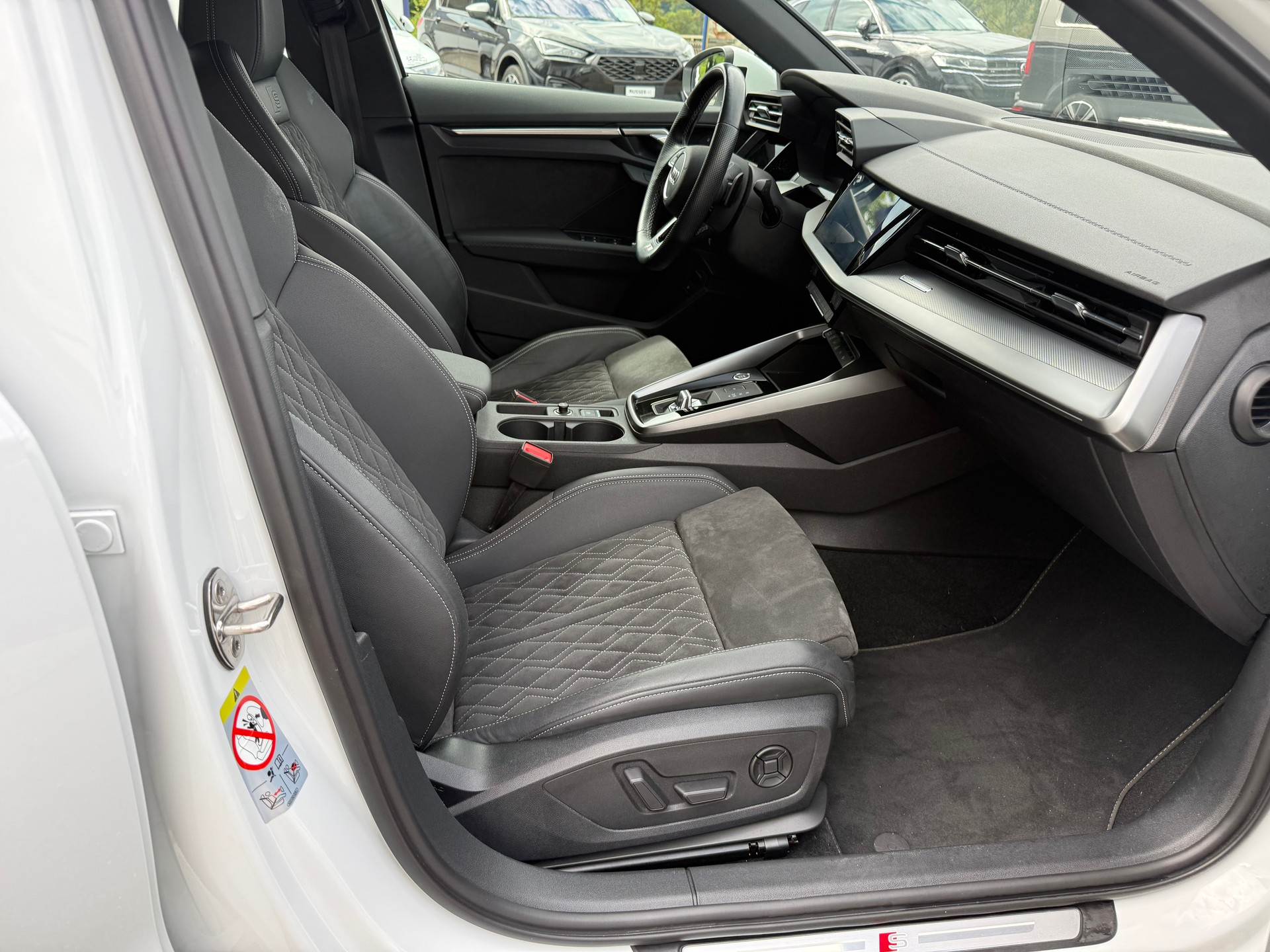 AUDI A3 Sportback 40 TFSI e S line S-tronic-image-13